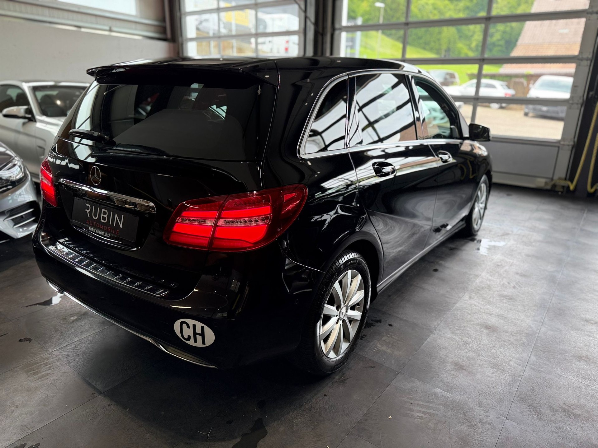 MERCEDES-BENZ B 180 Style 7G-DCT-image-4