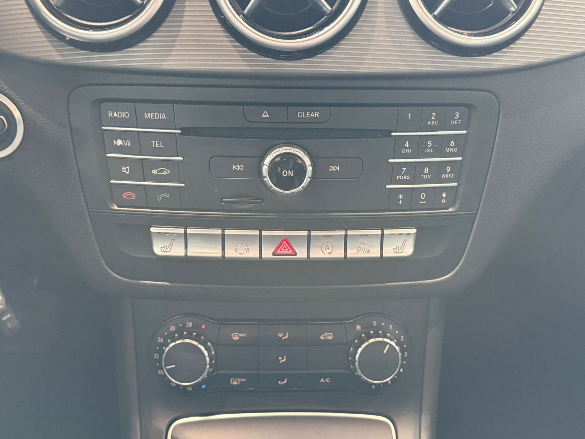 MERCEDES-BENZ B 180 Style 7G-DCT-image-13