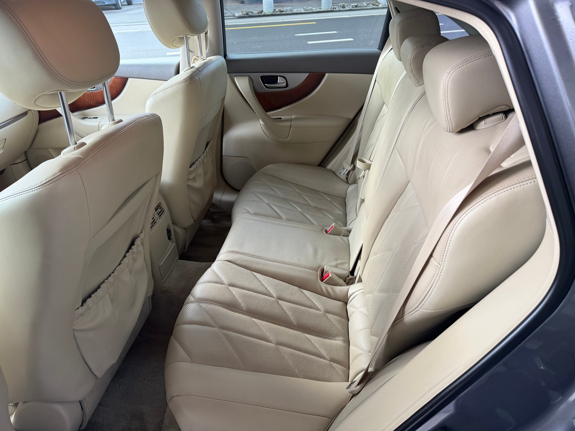 INFINITI QX70 3.7 S Premium AWD Automatic-image-8