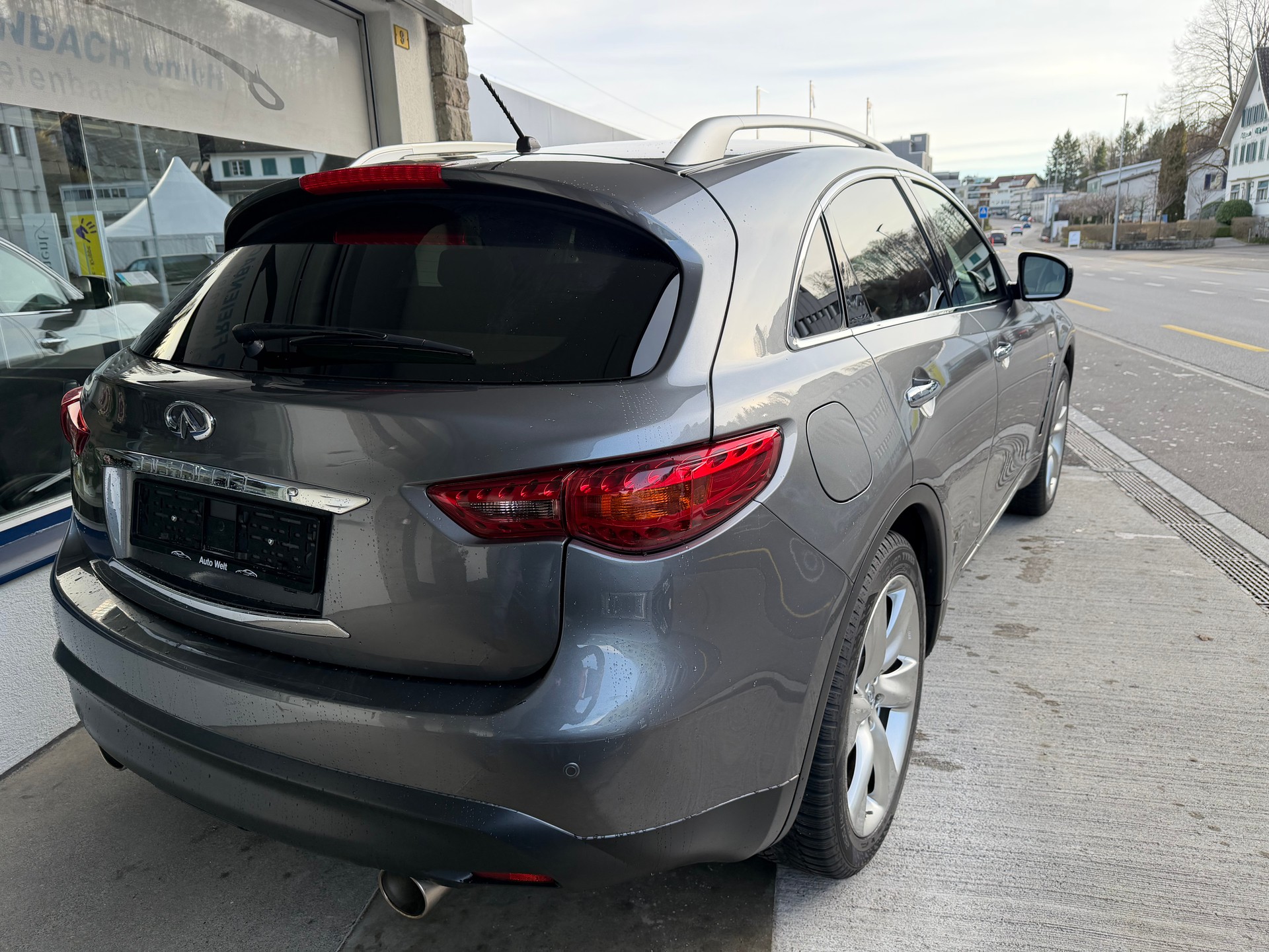INFINITI QX70 3.7 S Premium AWD Automatic-image-4