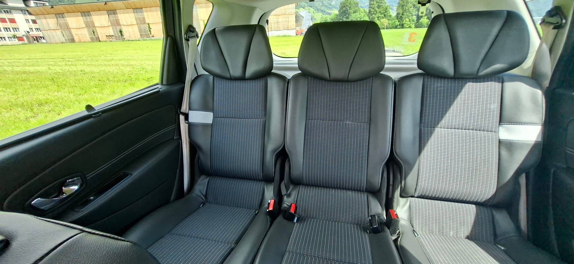 RENAULT Scénic 2.0 16V Privilège X-Tronic CVT-image-6