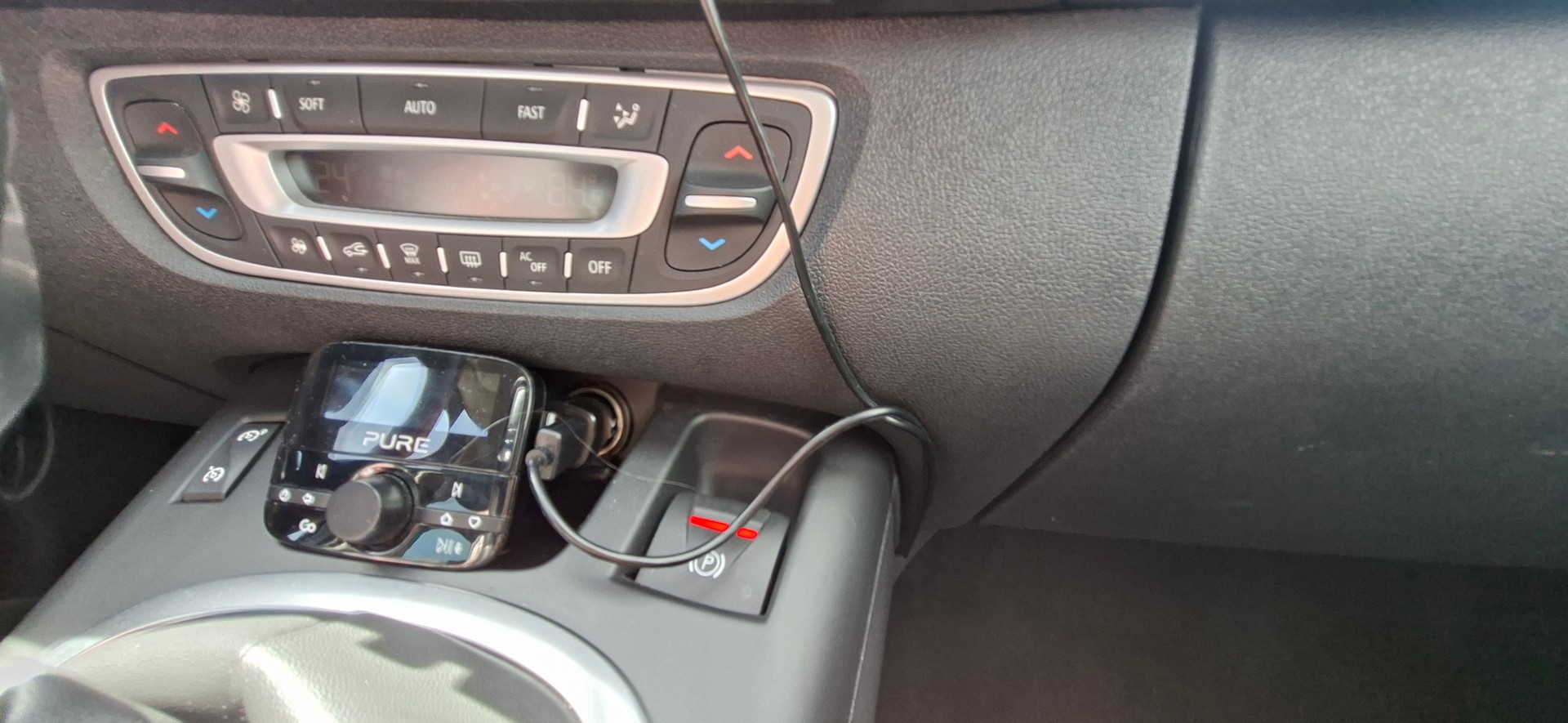 RENAULT Scénic 2.0 16V Privilège X-Tronic CVT-image-9