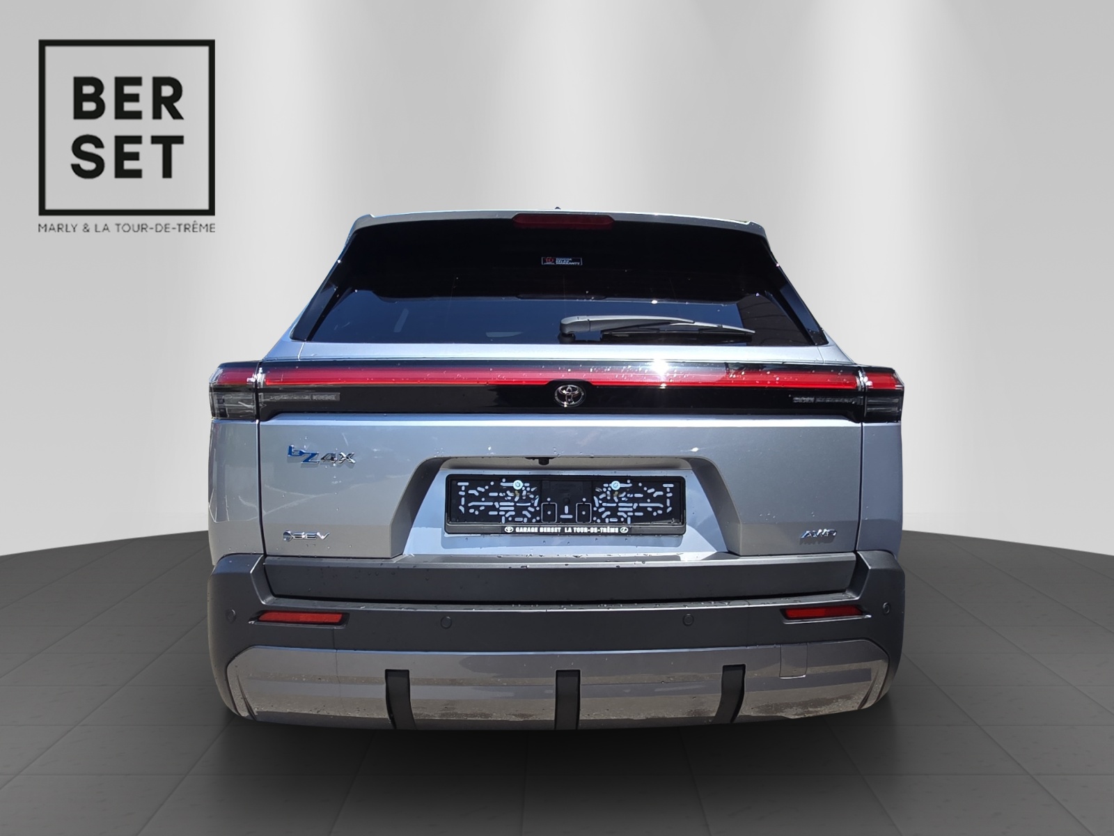 TOYOTA bZ4X Touring Premium AWD-showroom-element-3