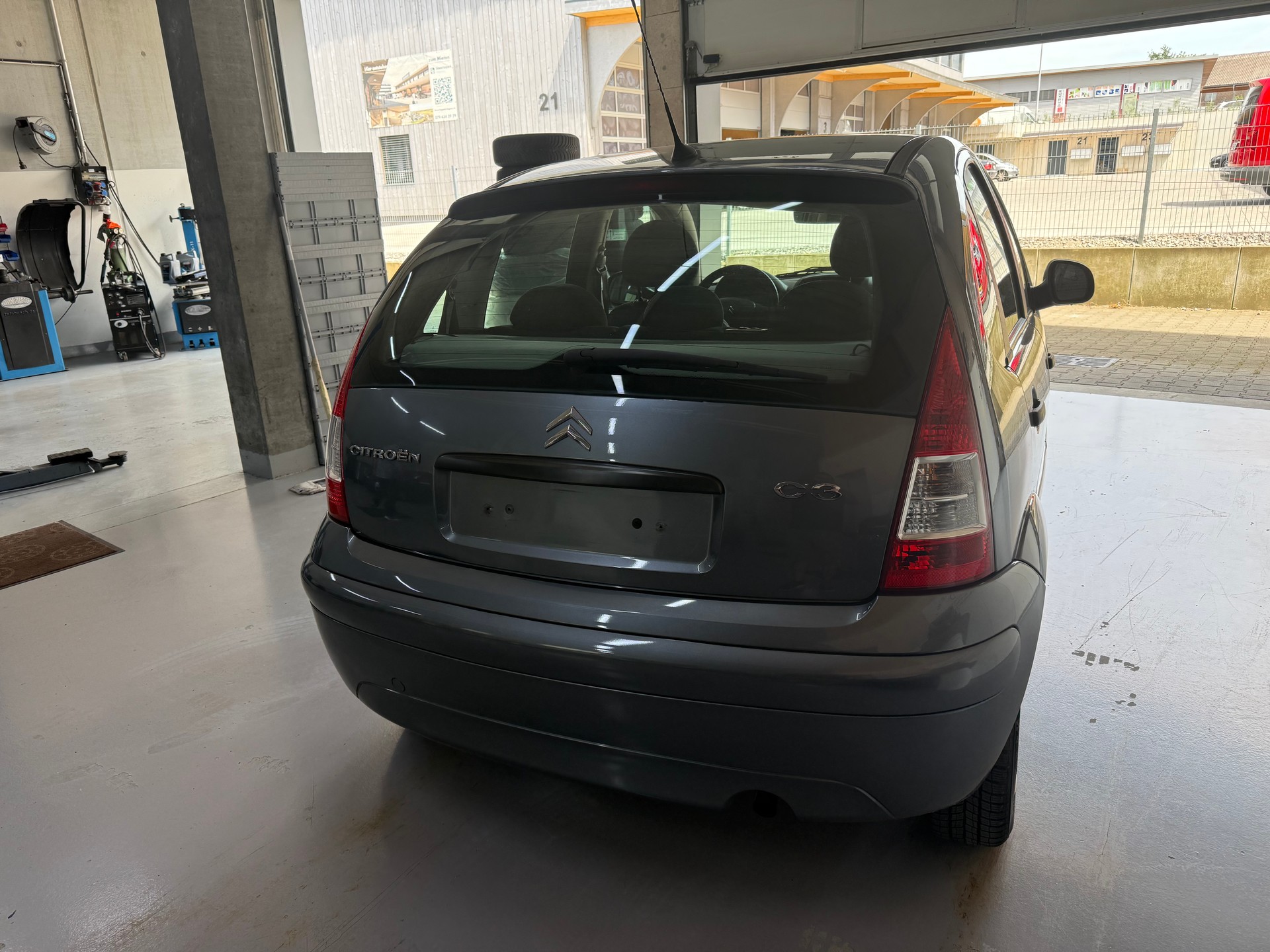 CITROEN C3 1.1i Essentiel-image-2