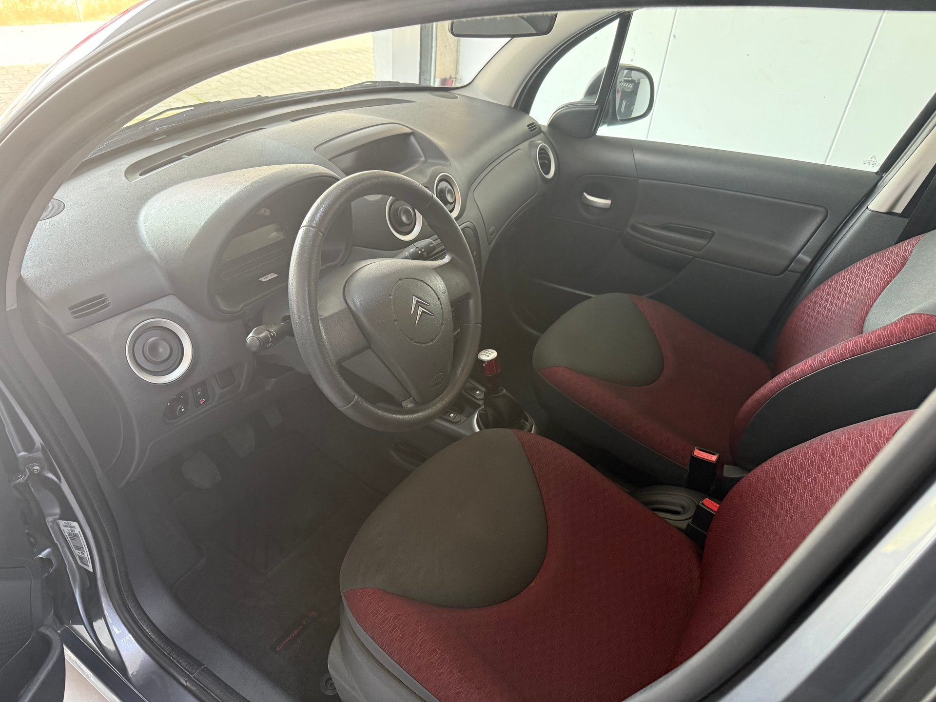 CITROEN C3 1.1i Essentiel-image-4
