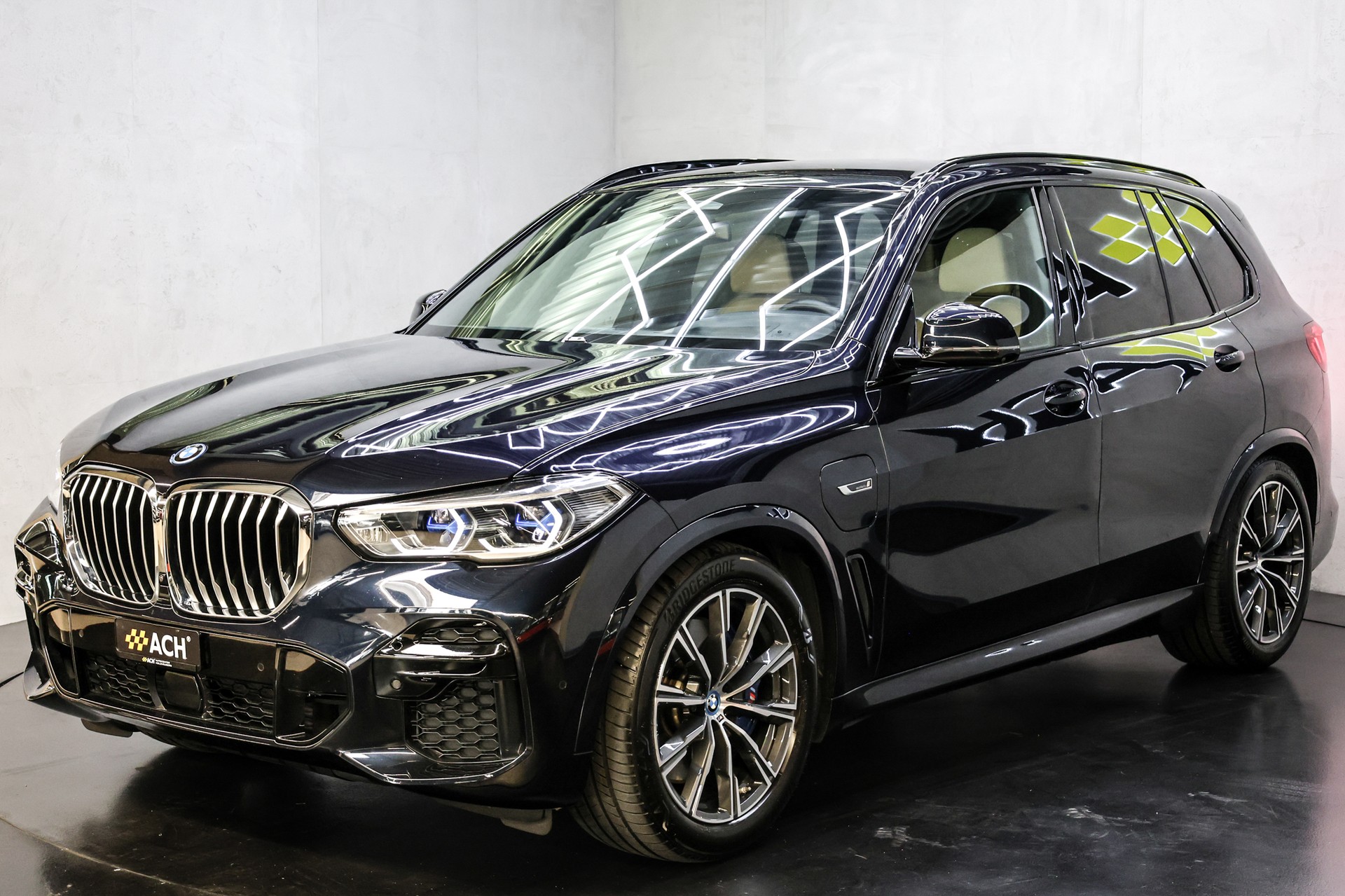 BMW X5 45e xDrive SAG M Paket-showroom-element-2