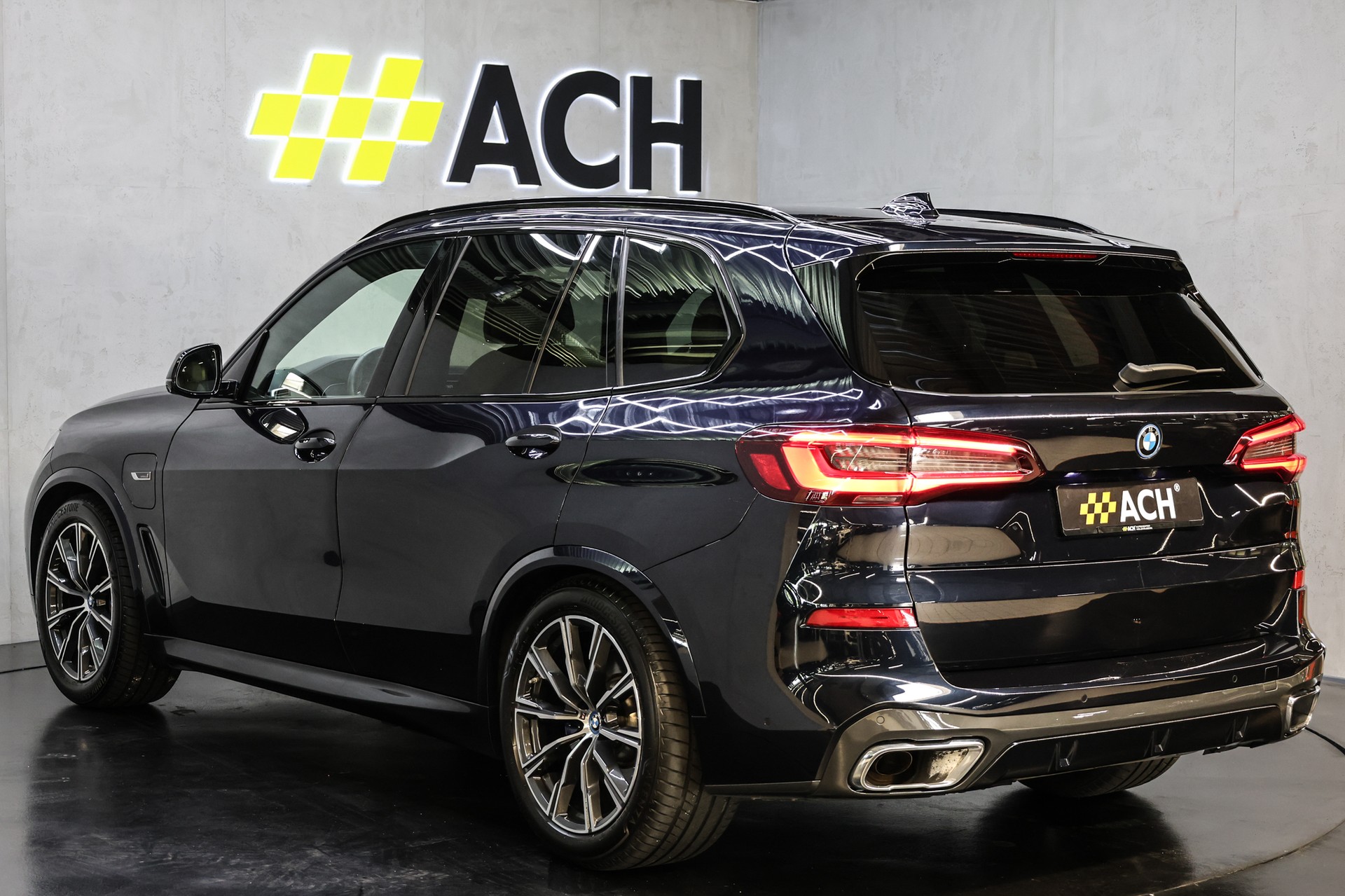 BMW X5 45e xDrive SAG M Paket-showroom-element-3