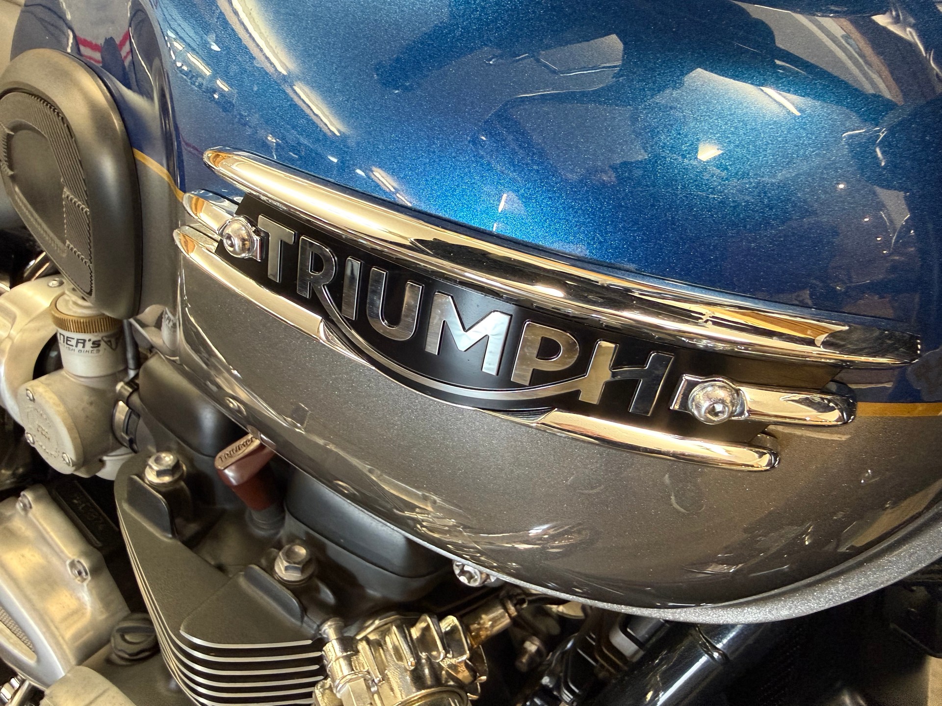 TRIUMPH Bonneville T120-image-2
