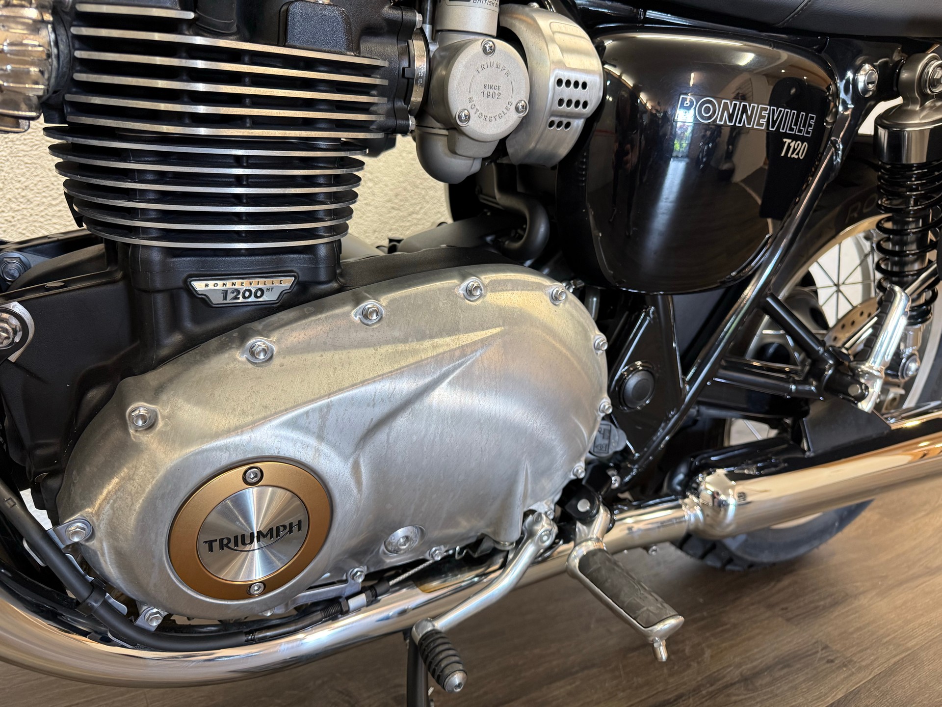 TRIUMPH Bonneville T120-image-7