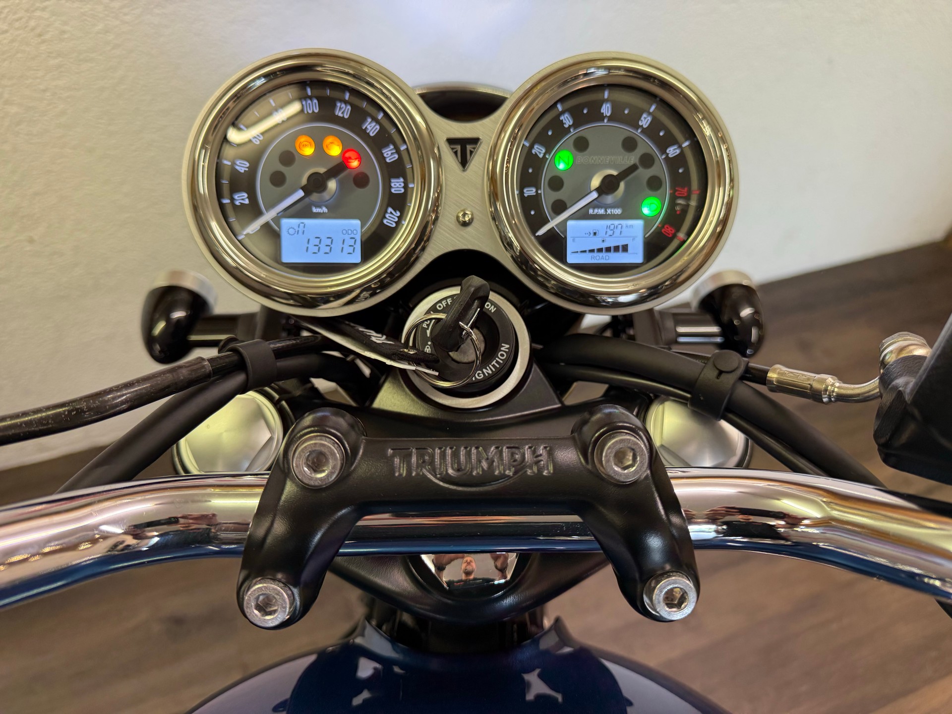 TRIUMPH Bonneville T120-image-4
