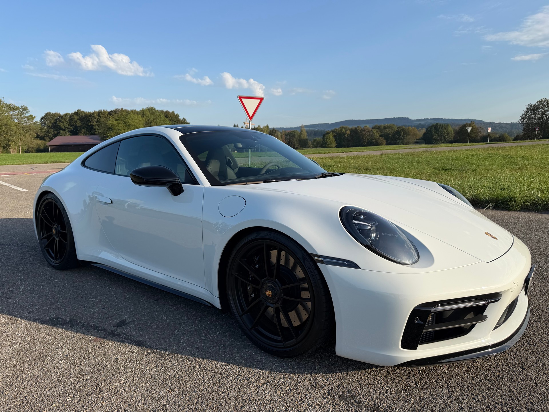 PORSCHE 911 Carrera GTS-showroom-element-2