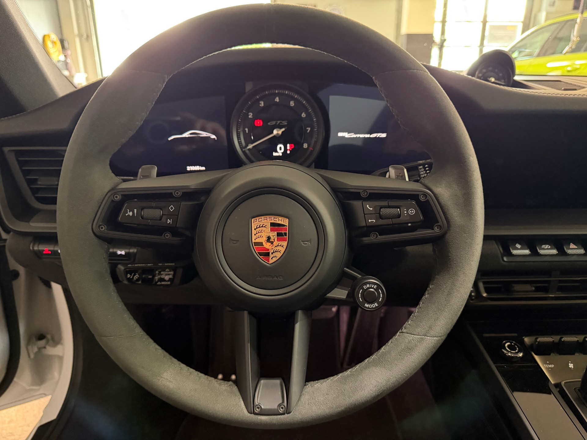 PORSCHE 911 Carrera 4 GTS-image-8