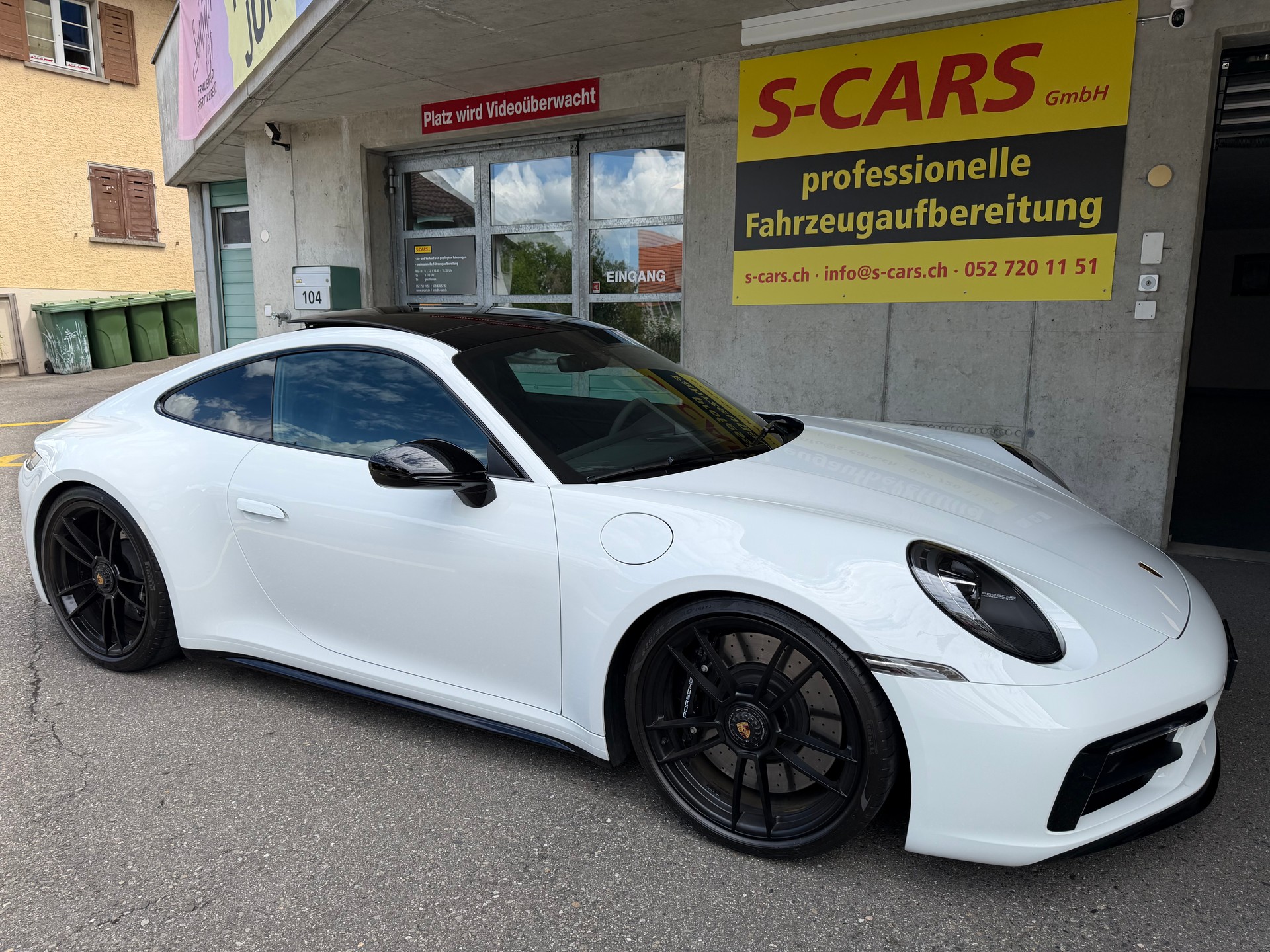 PORSCHE 911 Carrera 4 GTS-showroom-element-2
