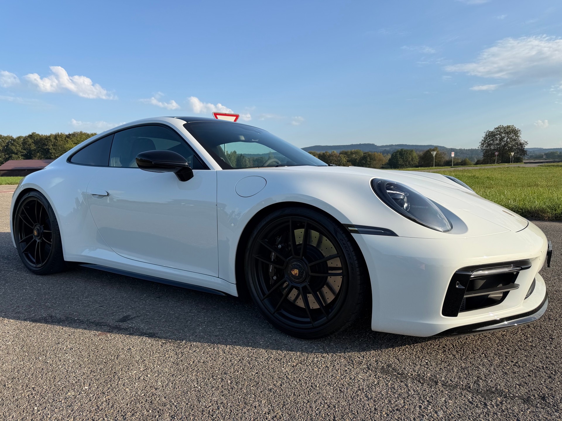 PORSCHE 911 Carrera GTS-showroom-element-1