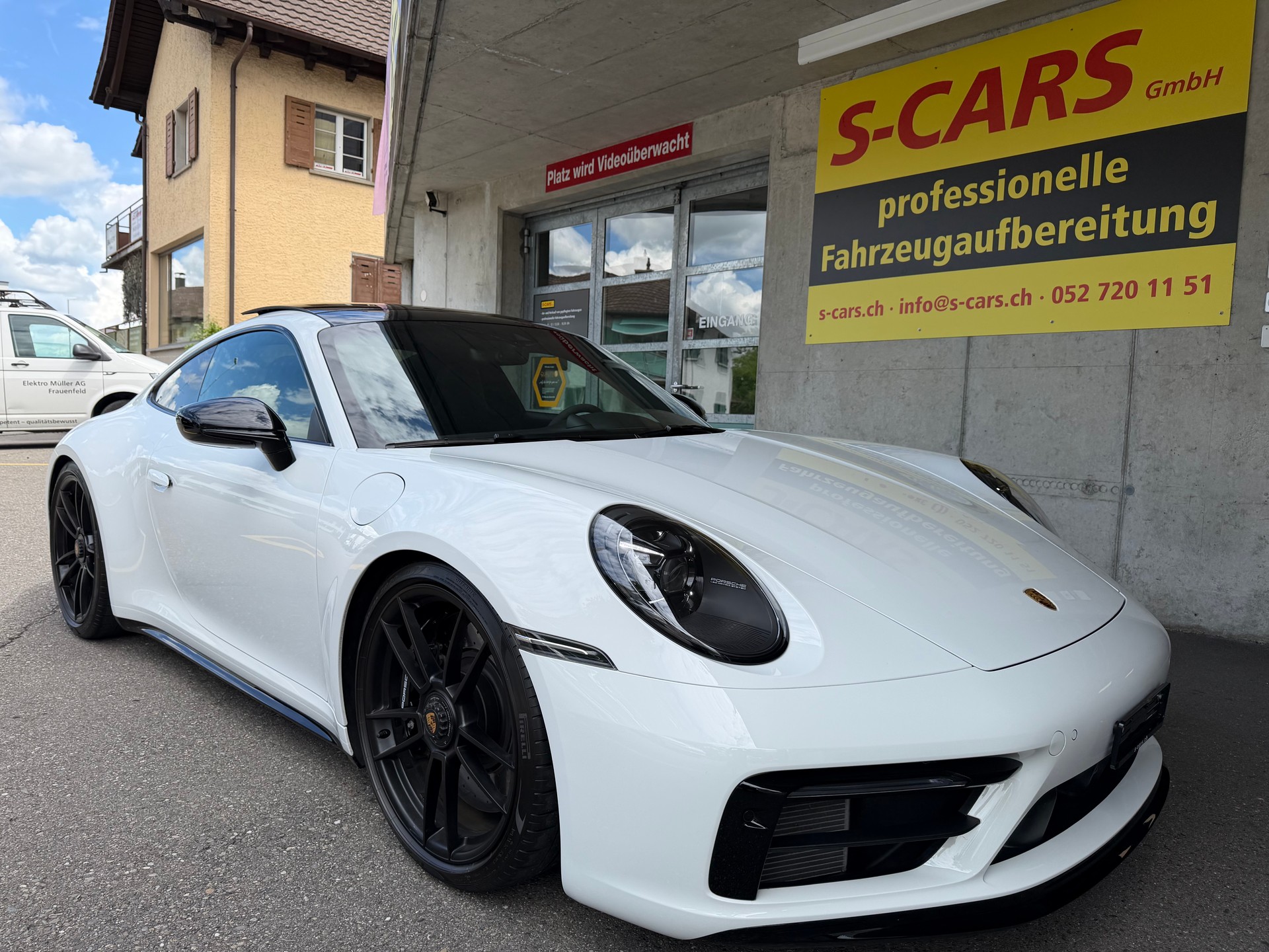 PORSCHE 911 Carrera 4 GTS-showroom-element-3