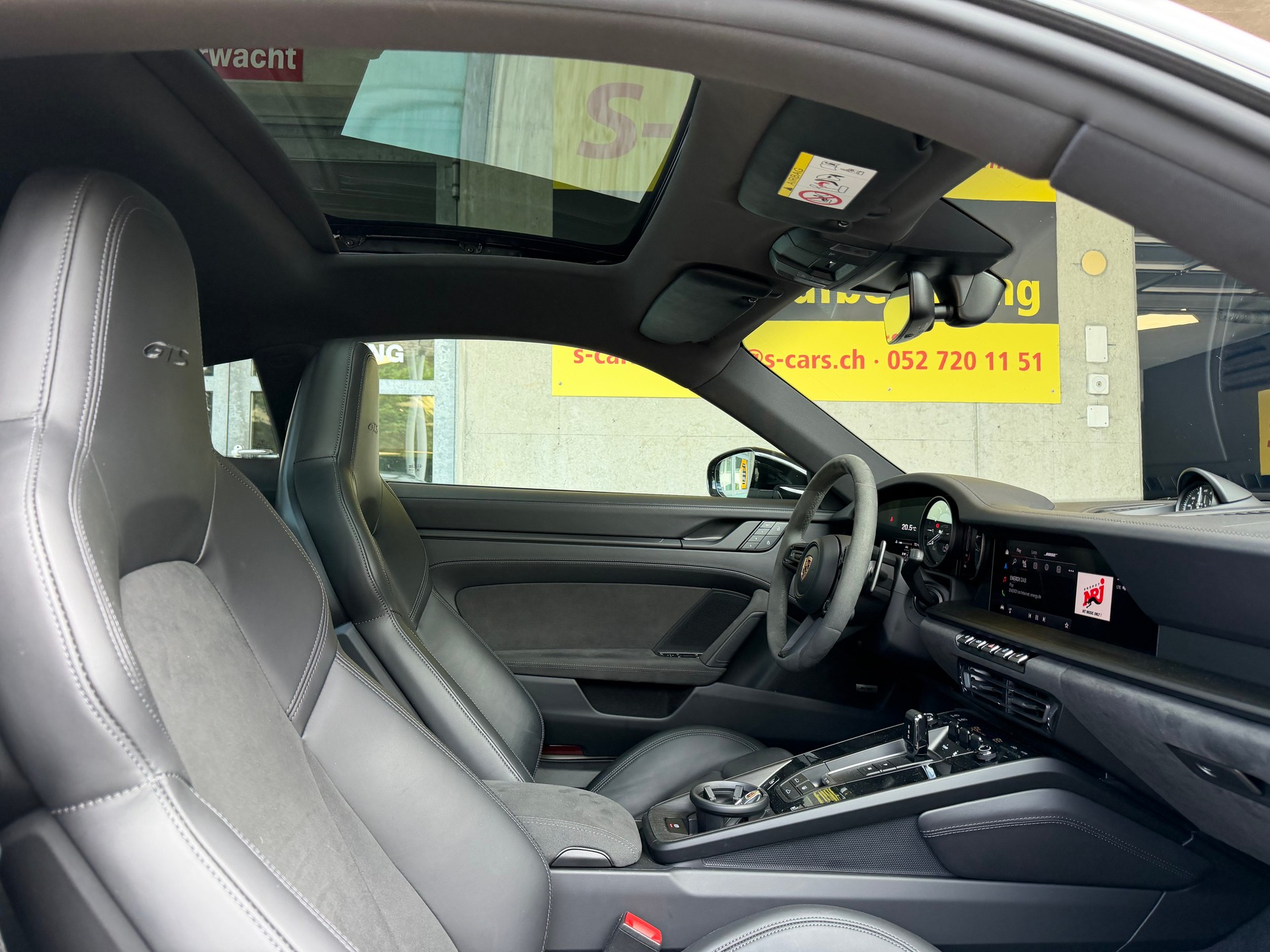 PORSCHE 911 Carrera 4 GTS-image-10