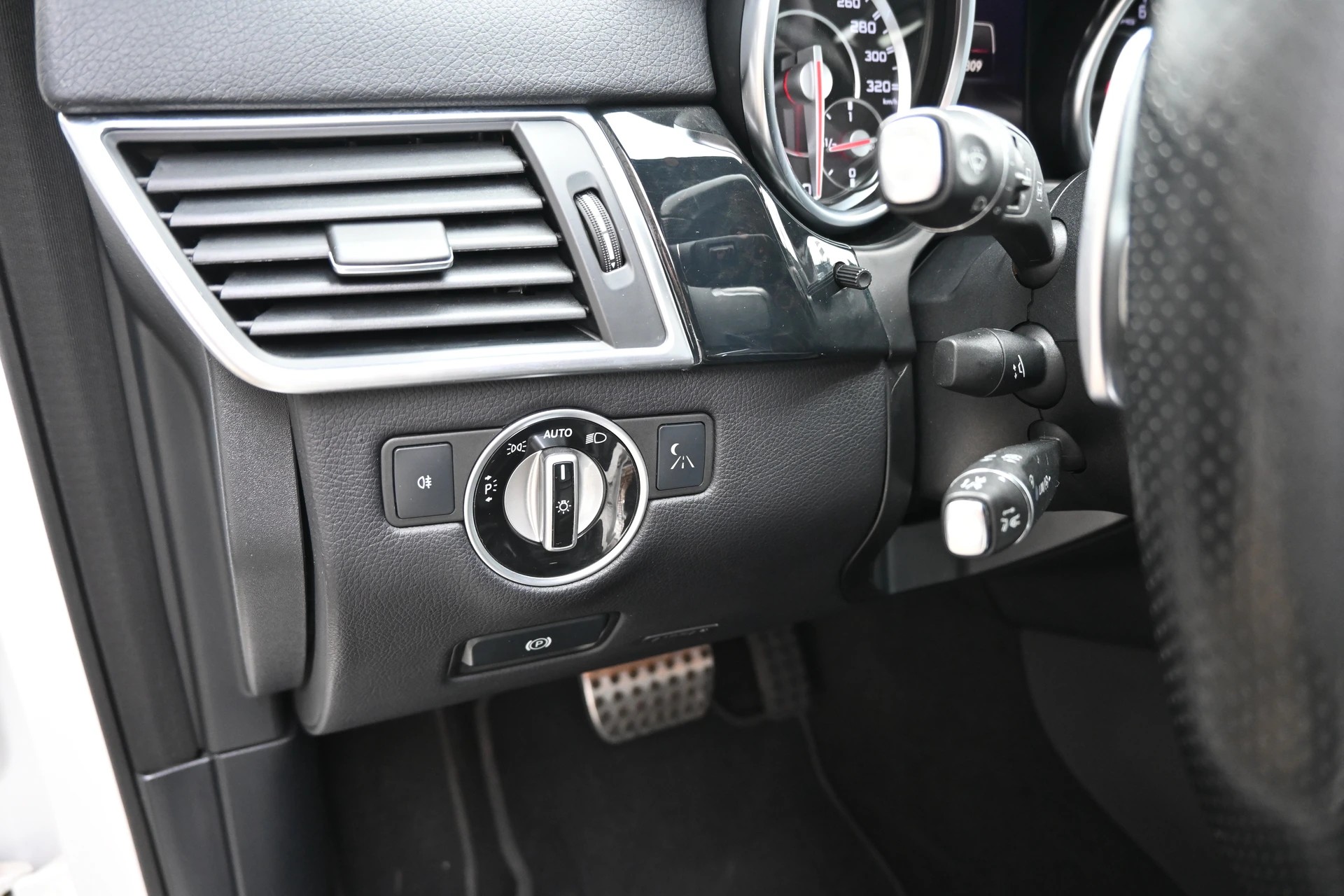 MERCEDES-BENZ GL 63 AMG 4Matic Speedshift Plus 7G-Tronic-image-20