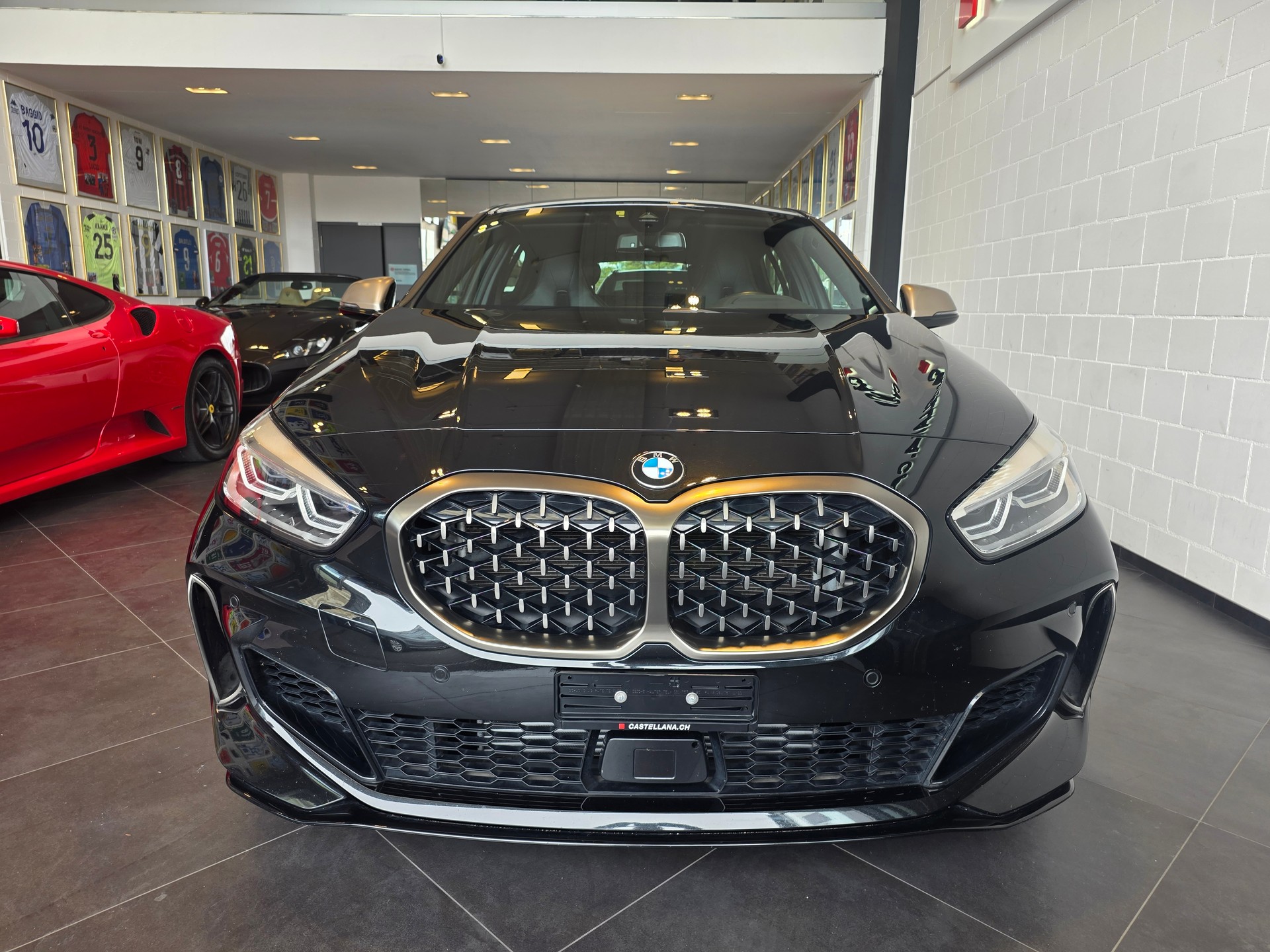BMW M135i xDrive-showroom-element-1