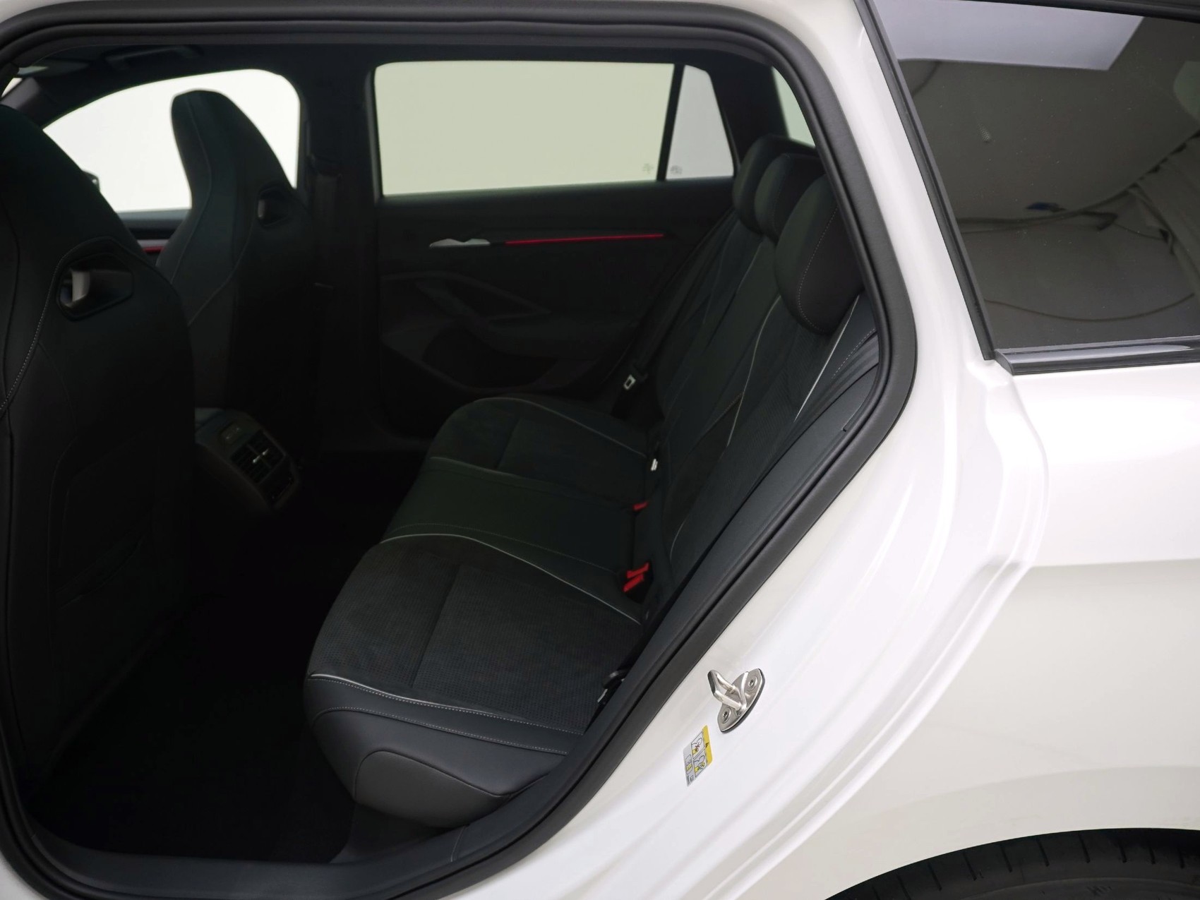 SKODA Superb 2.0 TDI Sportline 4x4 DSG-image-14