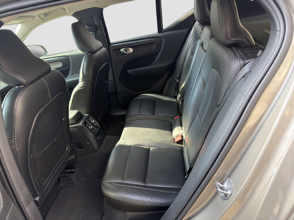 VOLVO XC40 1.5 T5 PiH Inscription-image-12