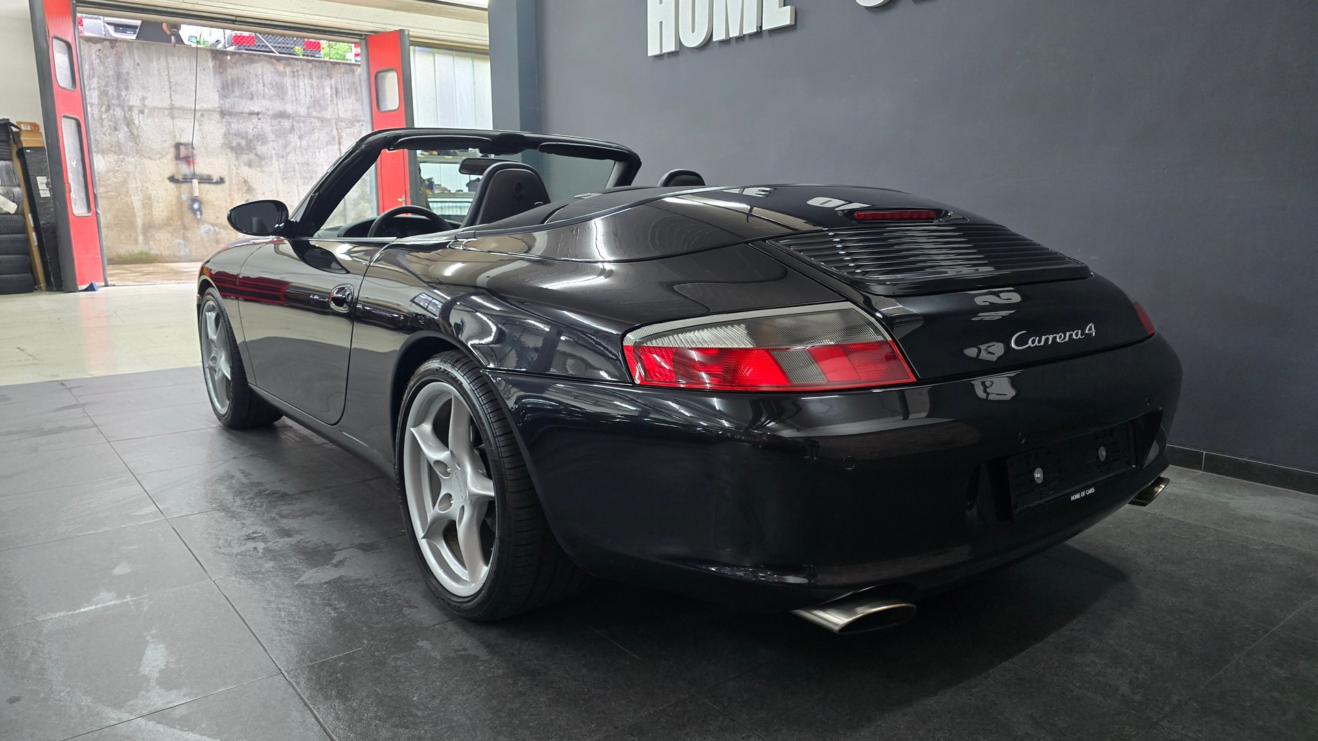 PORSCHE 911 Carrera 4 Cabrio-image-8