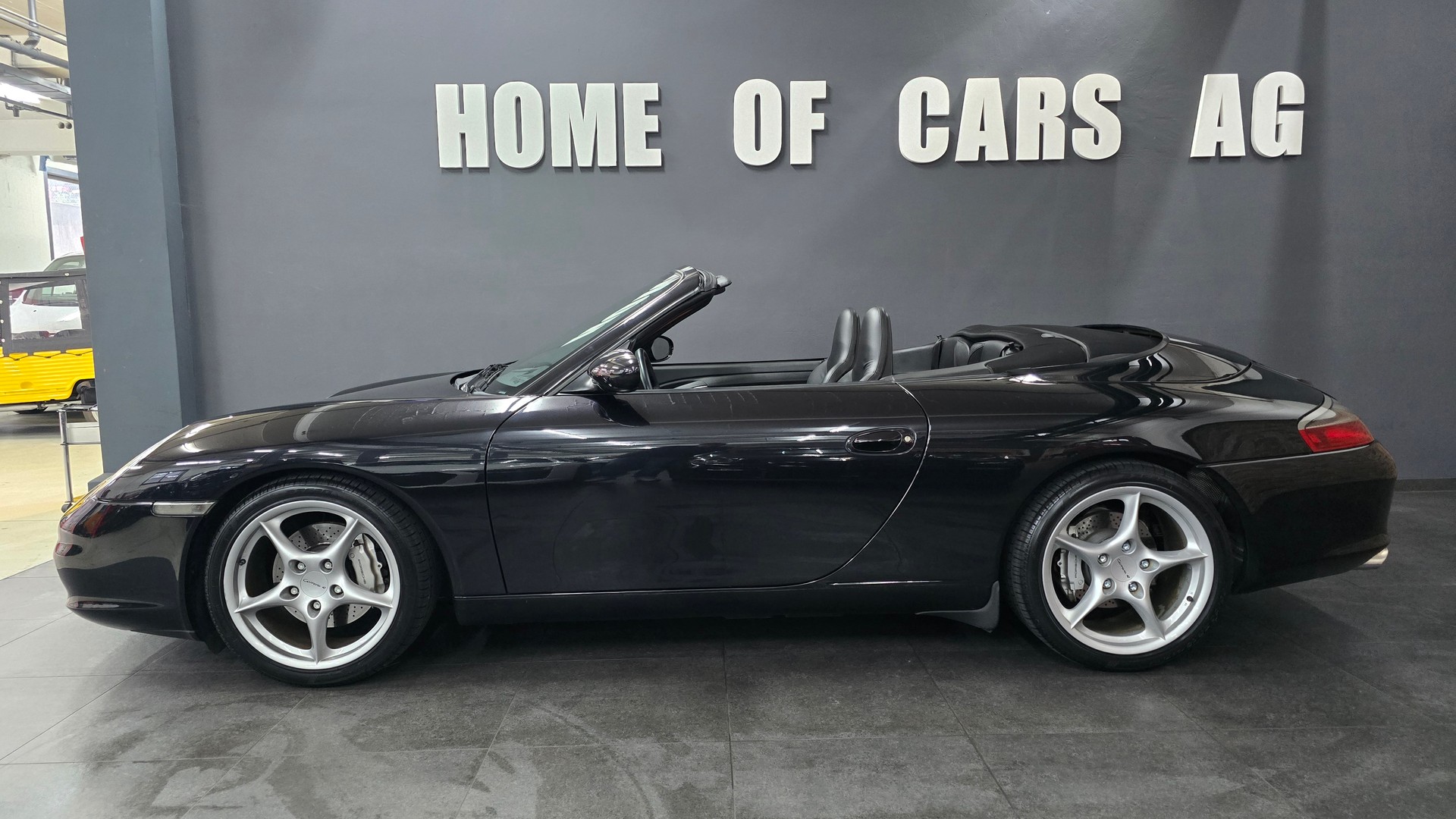 PORSCHE 911 Carrera 4 Cabrio-image-5