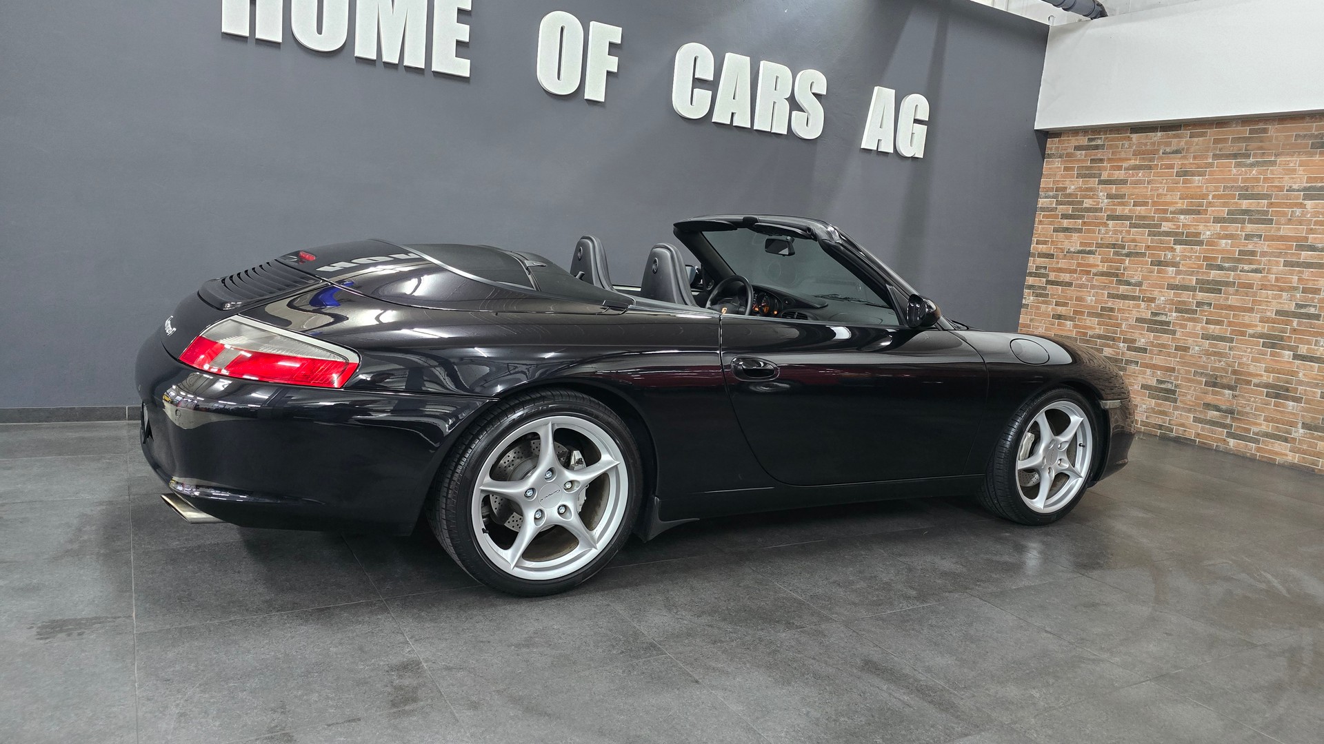PORSCHE 911 Carrera 4 Cabrio-image-14