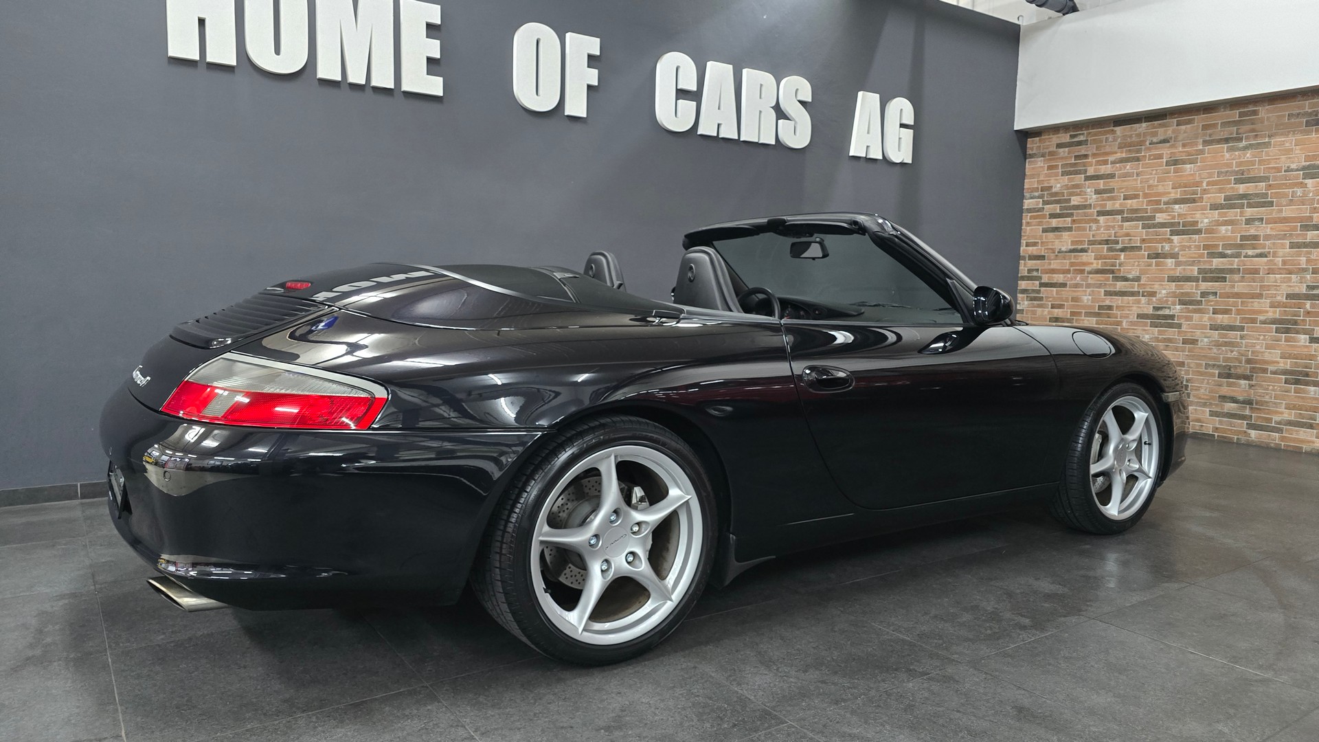 PORSCHE 911 Carrera 4 Cabrio-image-13