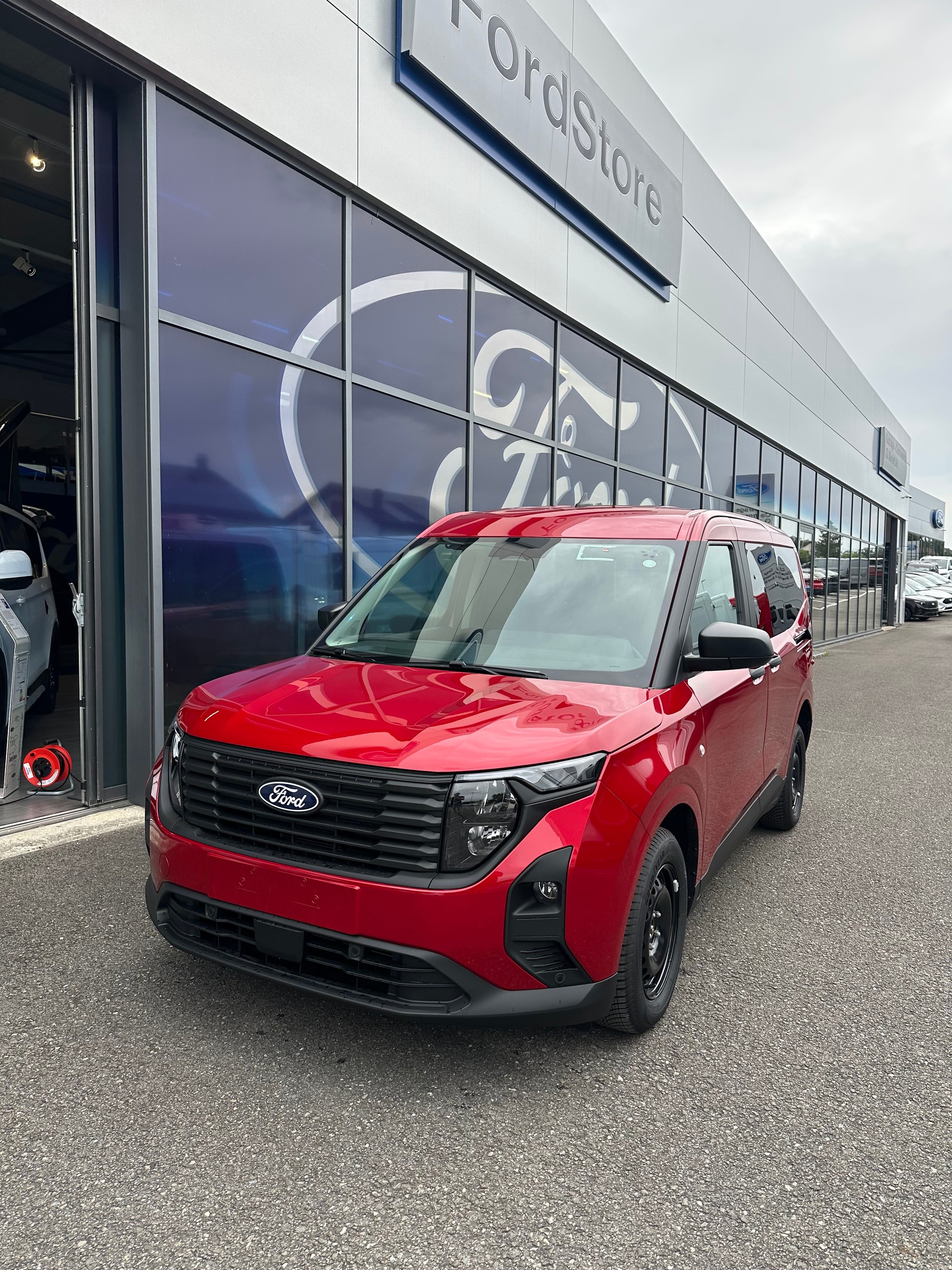 FORD Transit Courier dcab. van 1.0 Trend/125CV/Aut.