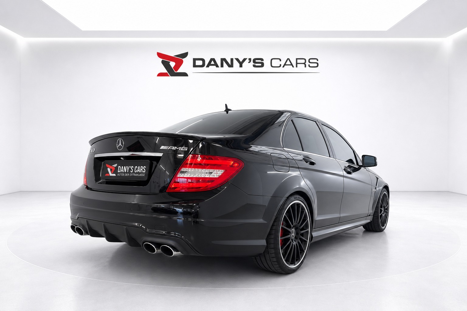 MERCEDES-BENZ C 63 V8 AMG-showroom-element-3