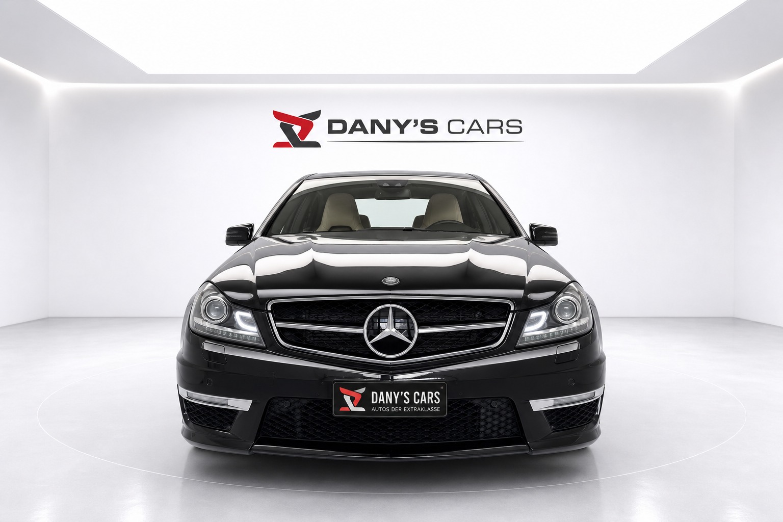 MERCEDES-BENZ C 63 V8 AMG-showroom-element-1