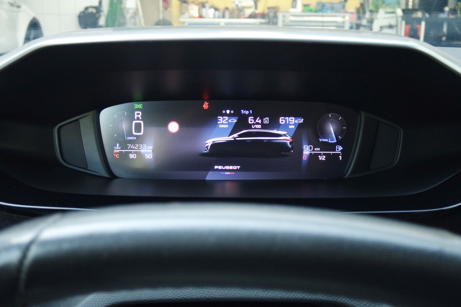 PEUGEOT 308 SW 1.5 BlueHDI Allure EAT8-image-4