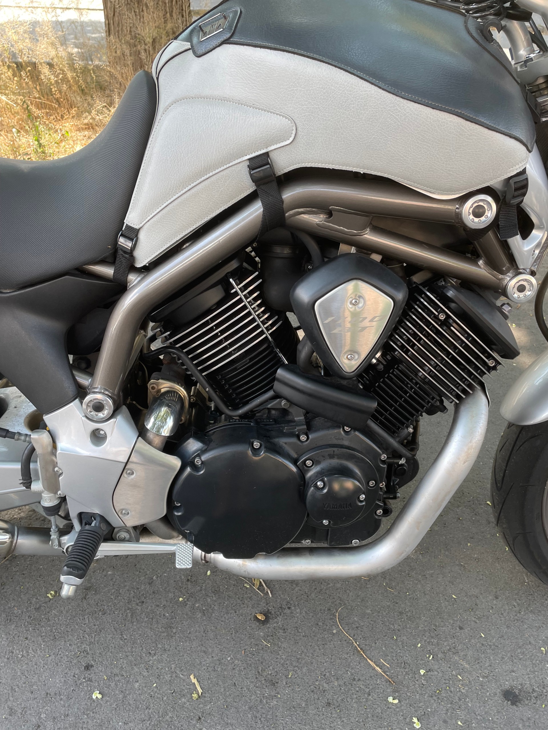 YAMAHA BT 1100 Bulldog-image-4