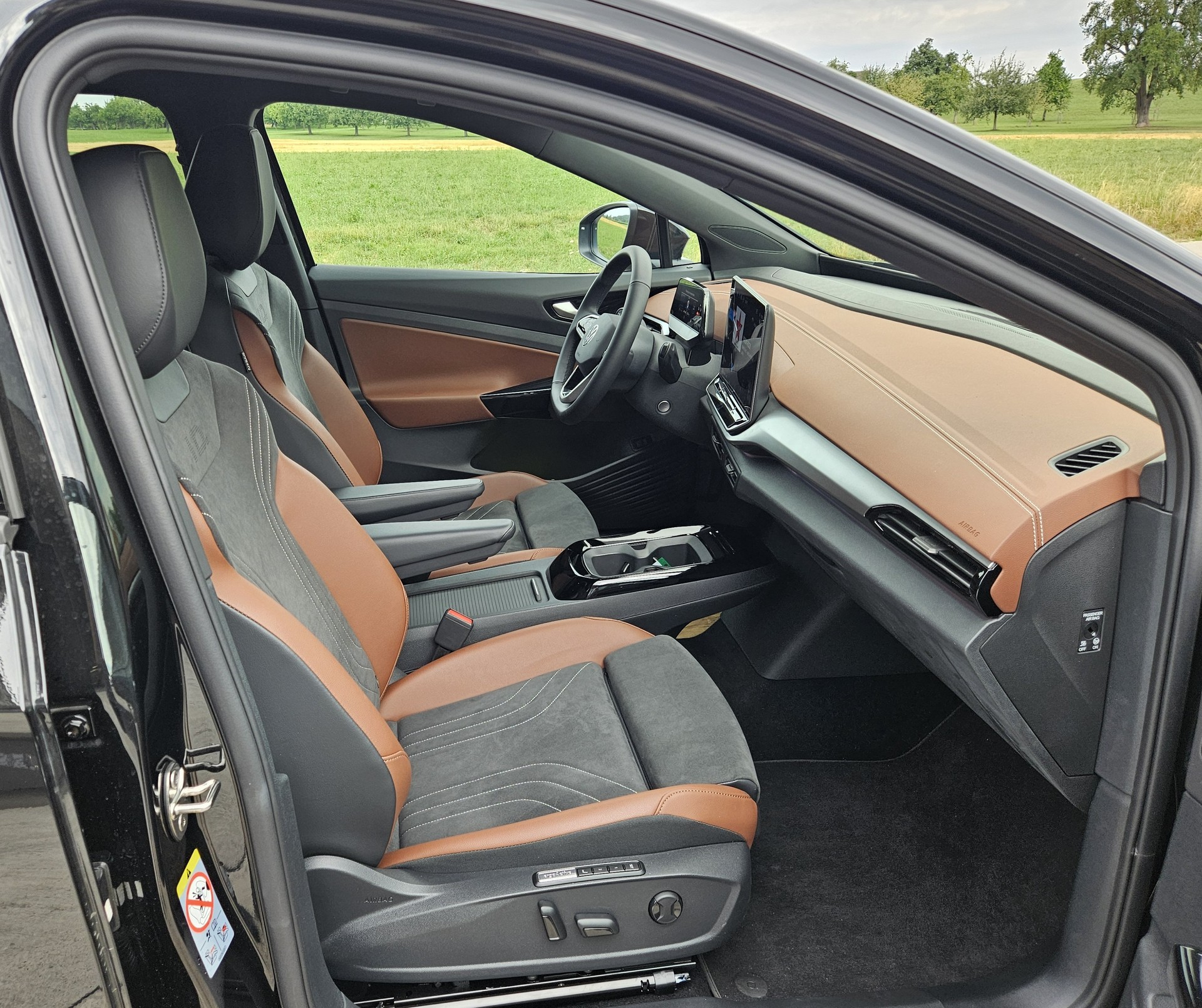 VW ID.4 Pro United 77 kWh 4 Motion mit Anhängerkupplung-image-14