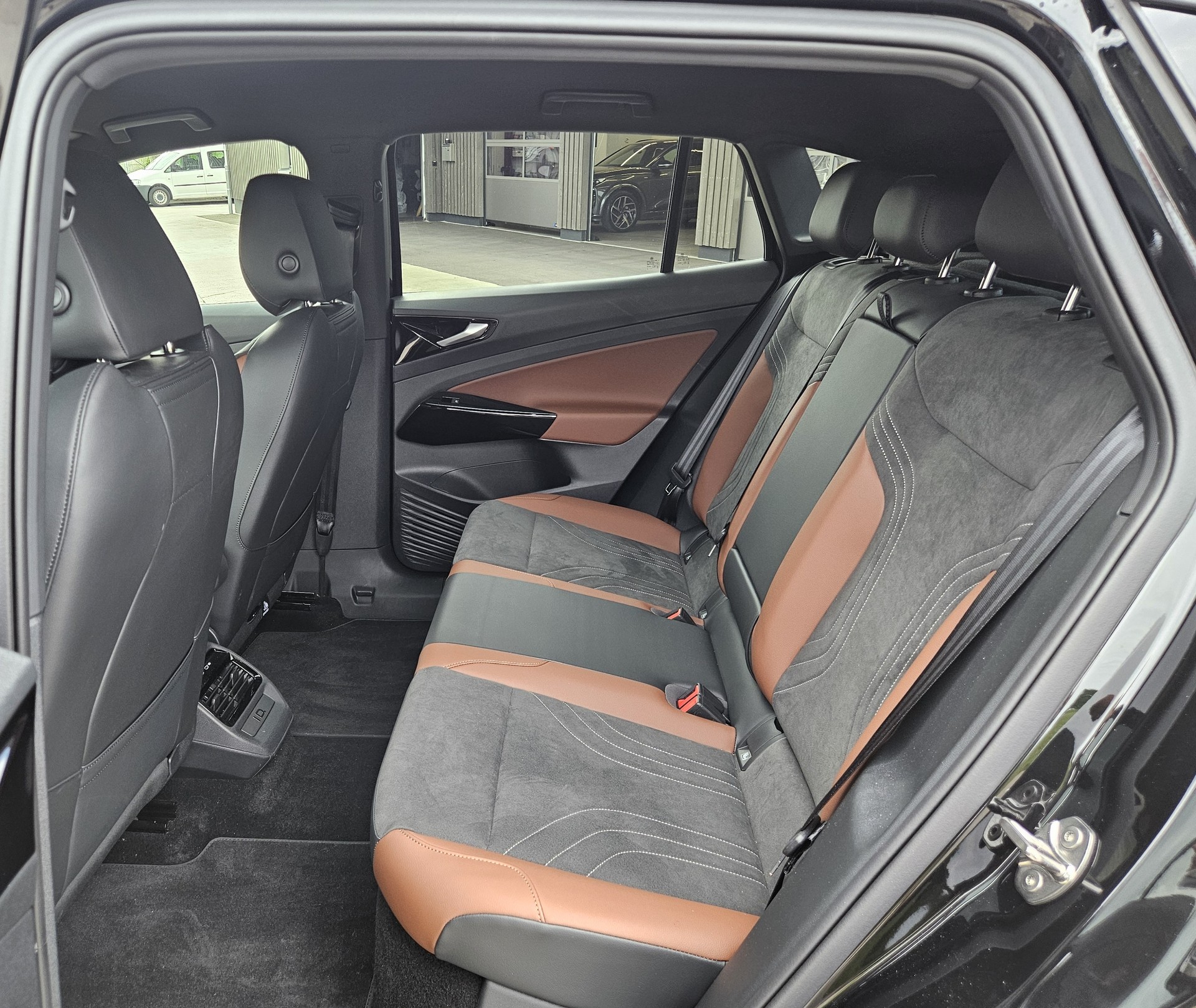 VW ID.4 Pro United 77 kWh 4 Motion mit Anhängerkupplung-image-28