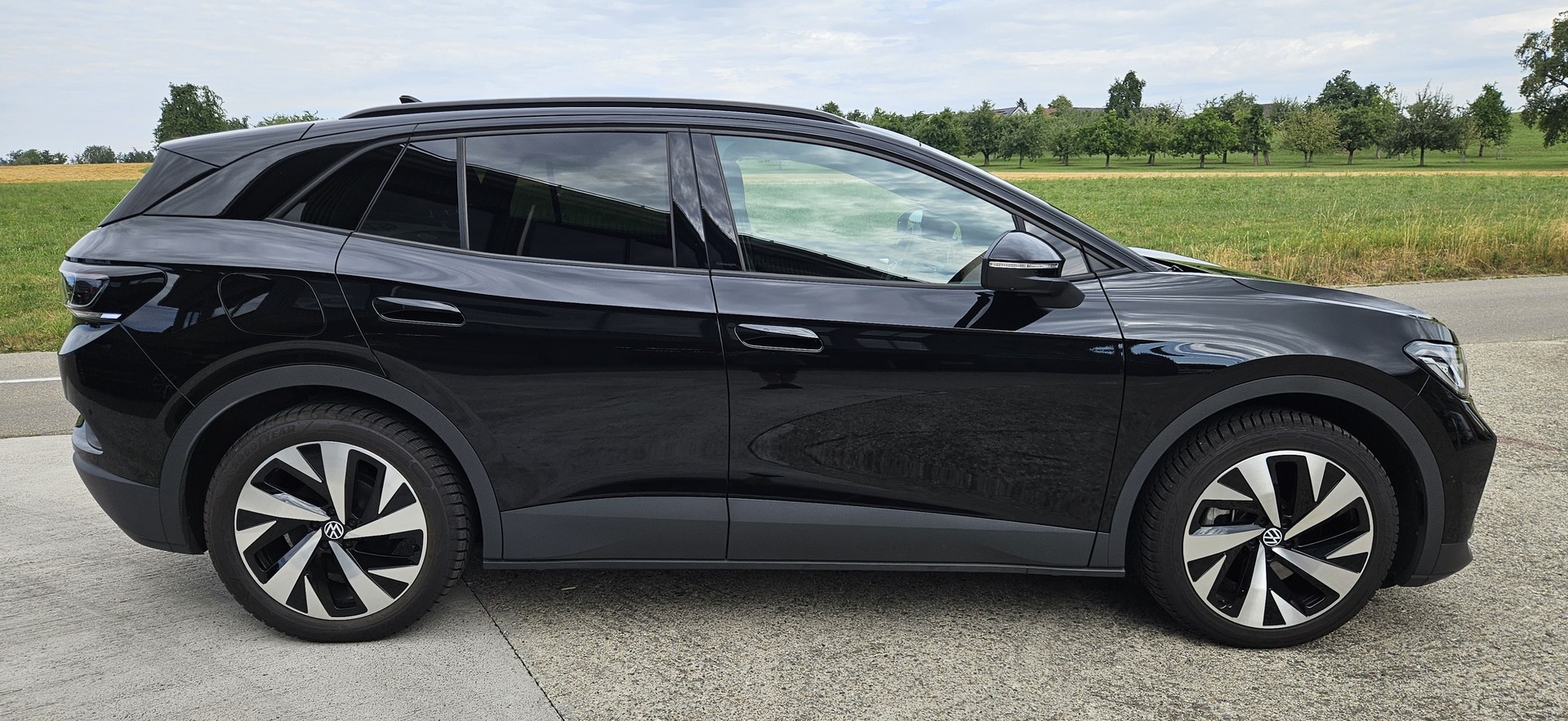 VW ID.4 Pro United 77 kWh 4 Motion mit Anhängerkupplung-image-11