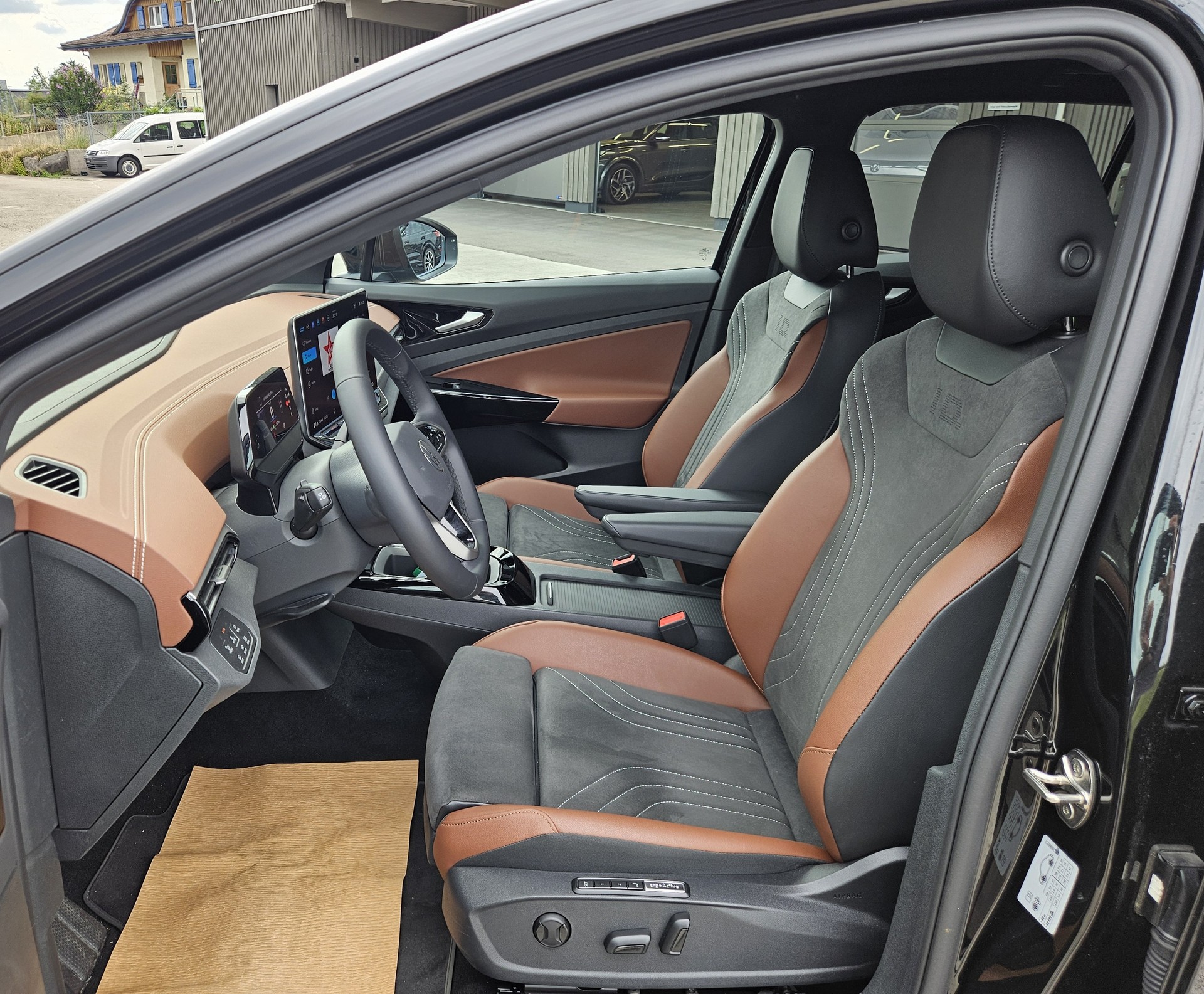 VW ID.4 Pro United 77 kWh 4 Motion mit Anhängerkupplung-image-12