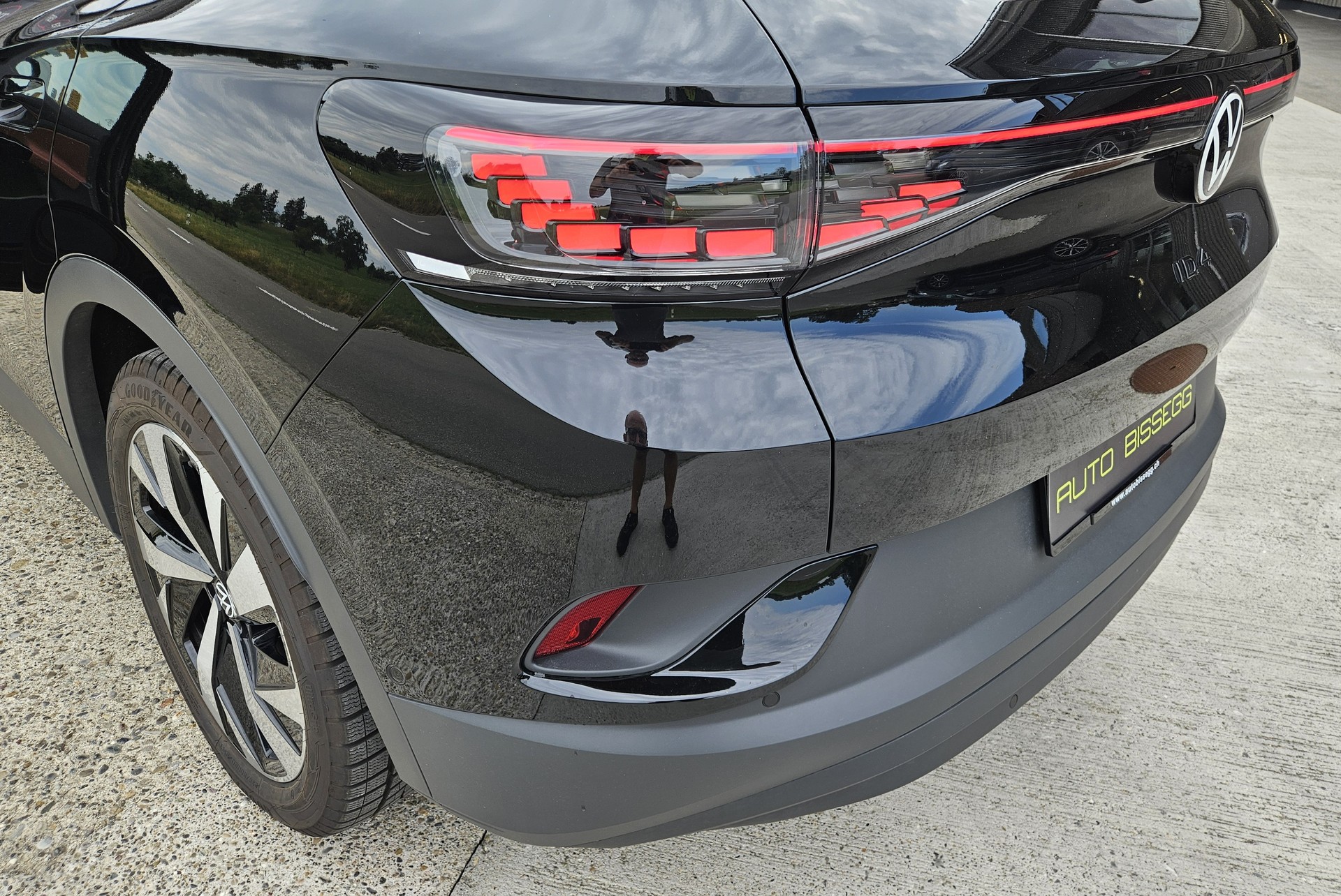 VW ID.4 Pro United 77 kWh 4 Motion mit Anhängerkupplung-image-6