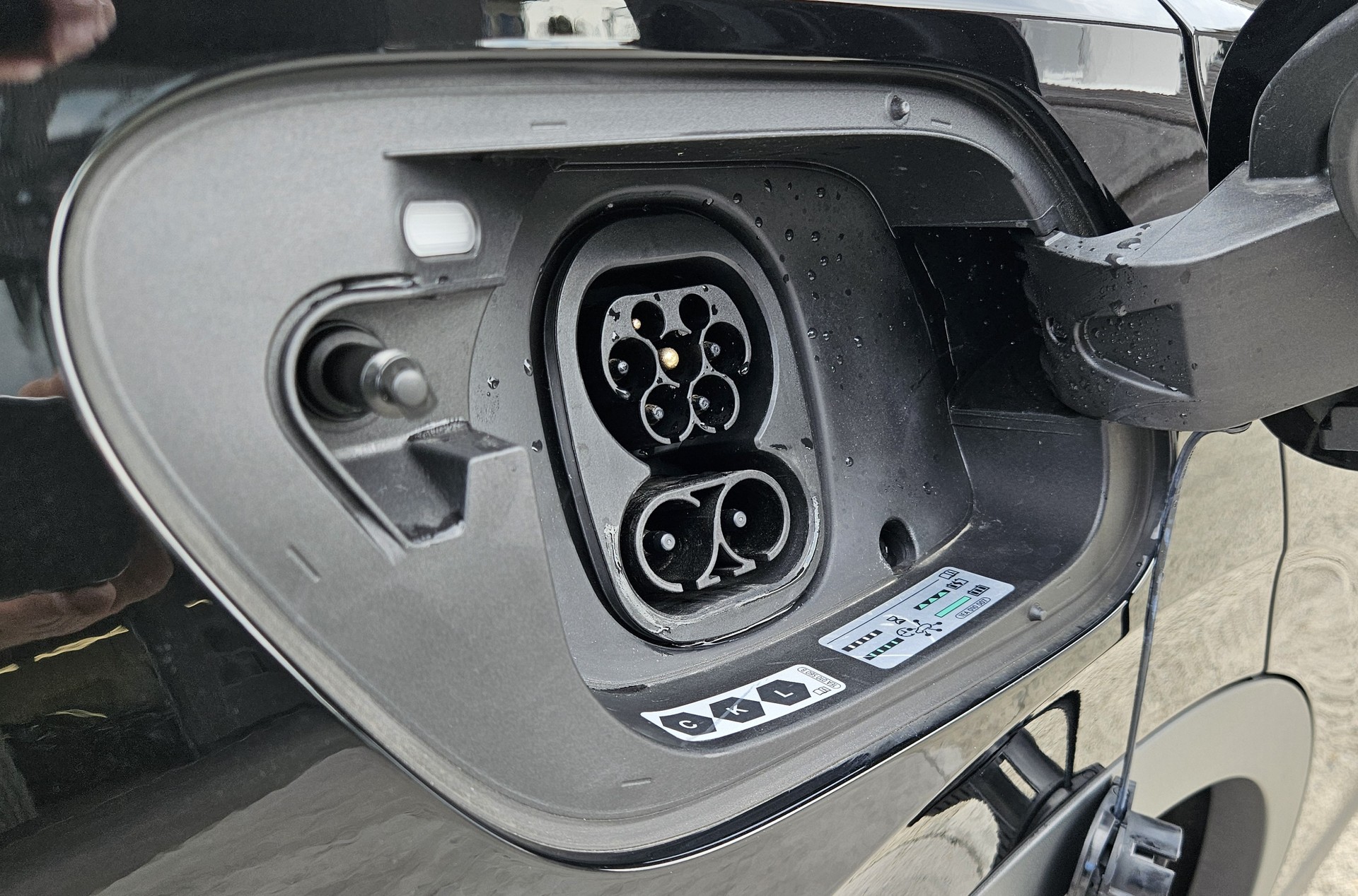 VW ID.4 Pro United 77 kWh 4 Motion mit Anhängerkupplung-image-10