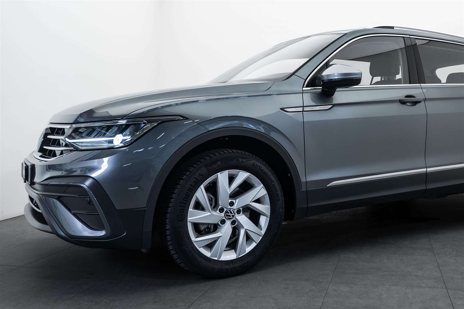VW Tiguan Allspace 1.5 TSI Life DSG 7-Plätzer-showroom-element-1
