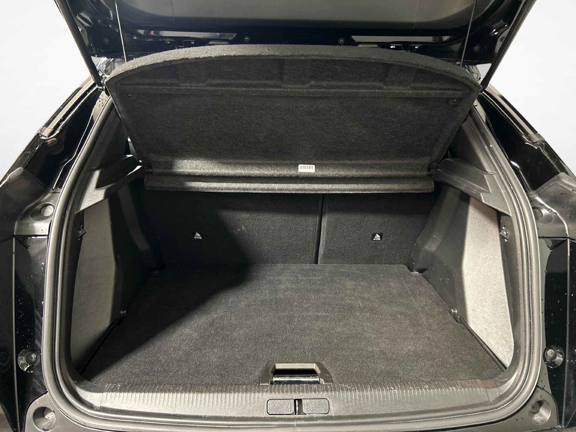 PEUGEOT 2008 1.2 Hybrid 145 GT-image-11