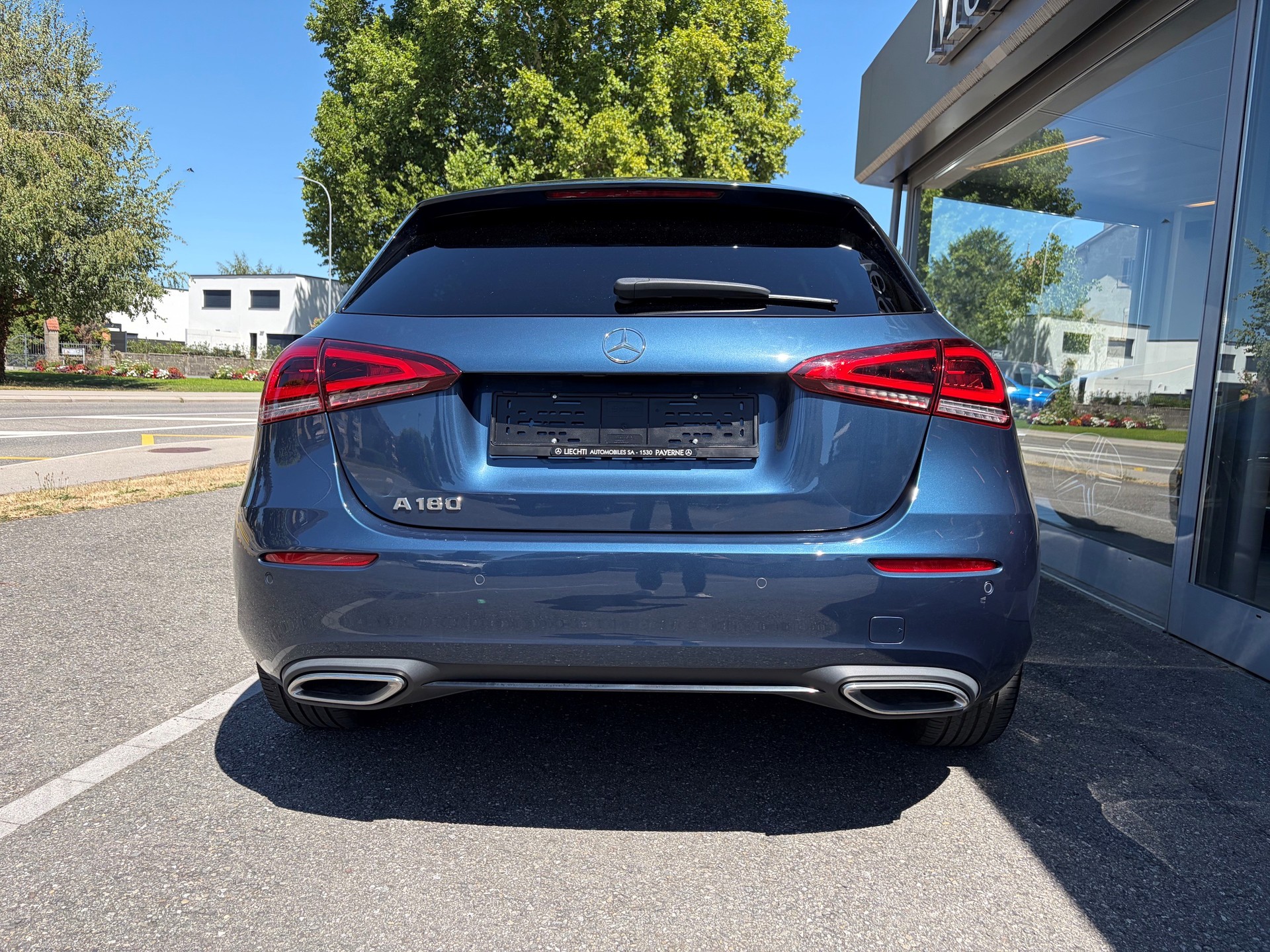 MERCEDES-BENZ A 180 Night Star 7G-DCT-showroom-element-3