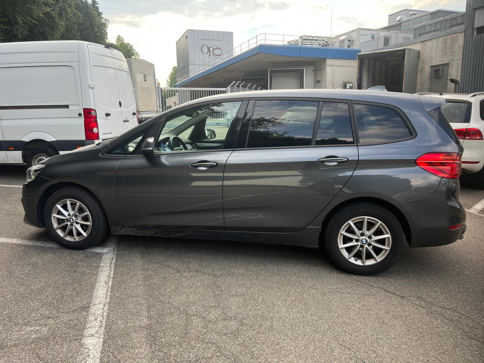 BMW 216d Gran Tourer DKG Sport Line-image-2