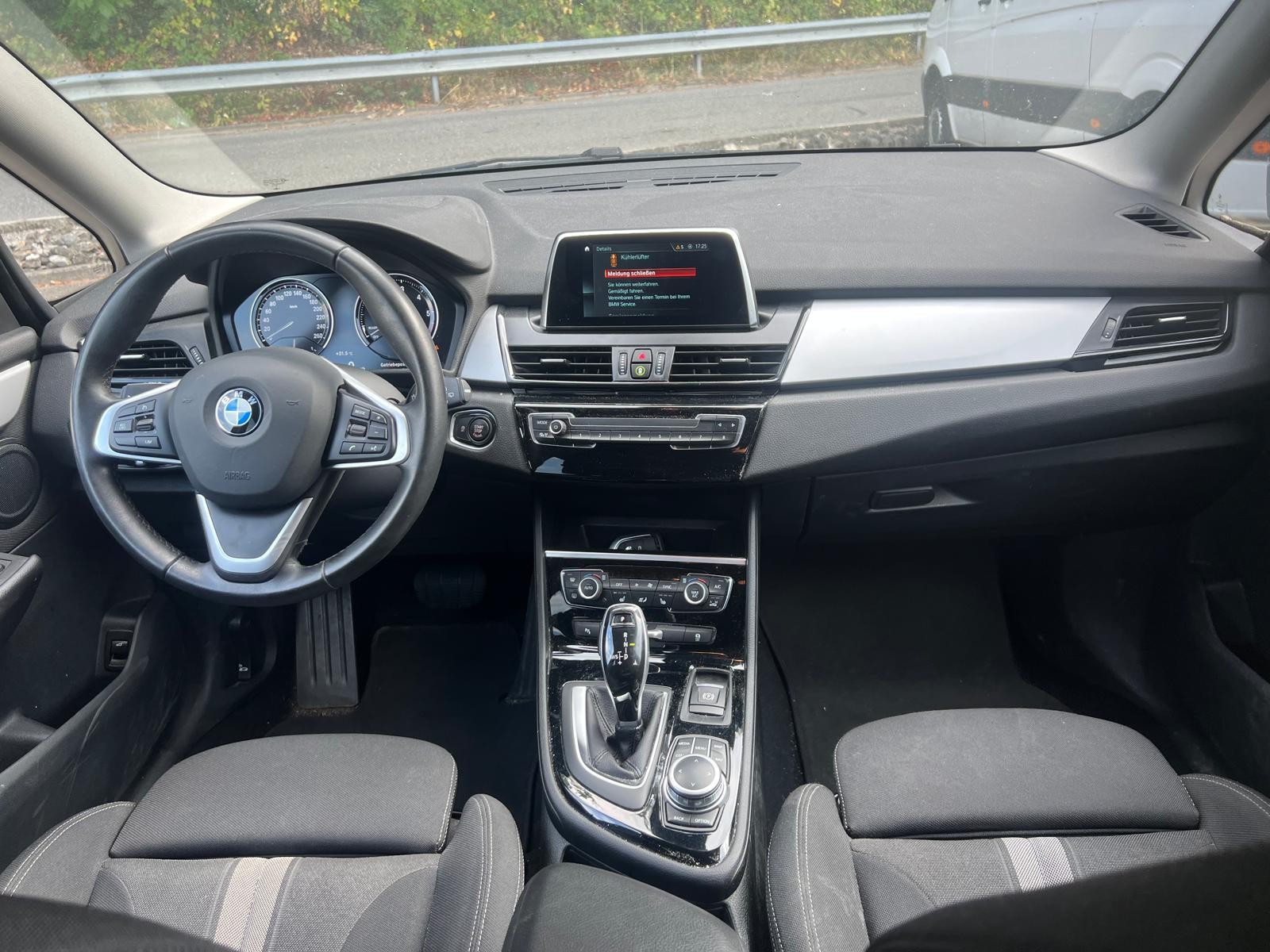 BMW 216d Gran Tourer DKG Sport Line-image-6