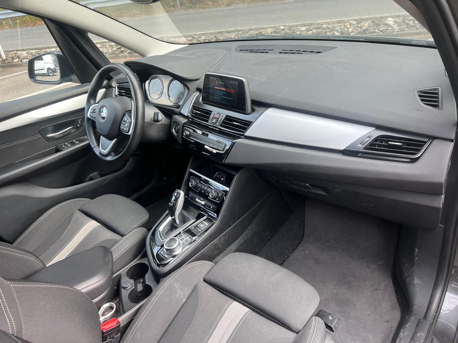 BMW 216d Gran Tourer DKG Sport Line-image-9