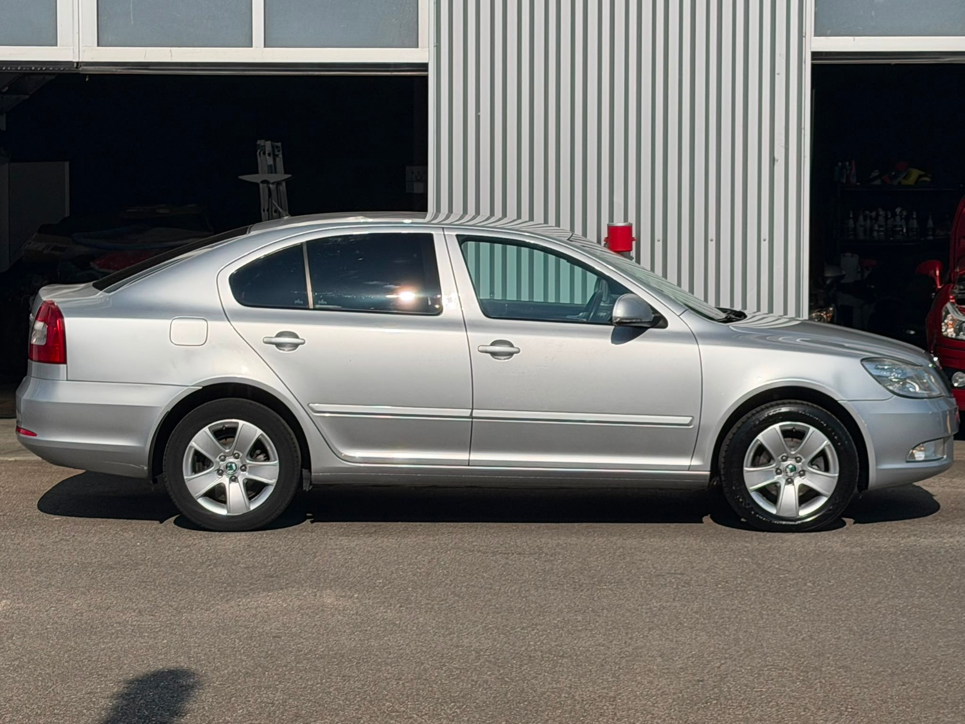 SKODA OCTAVIA-showroom-element-3