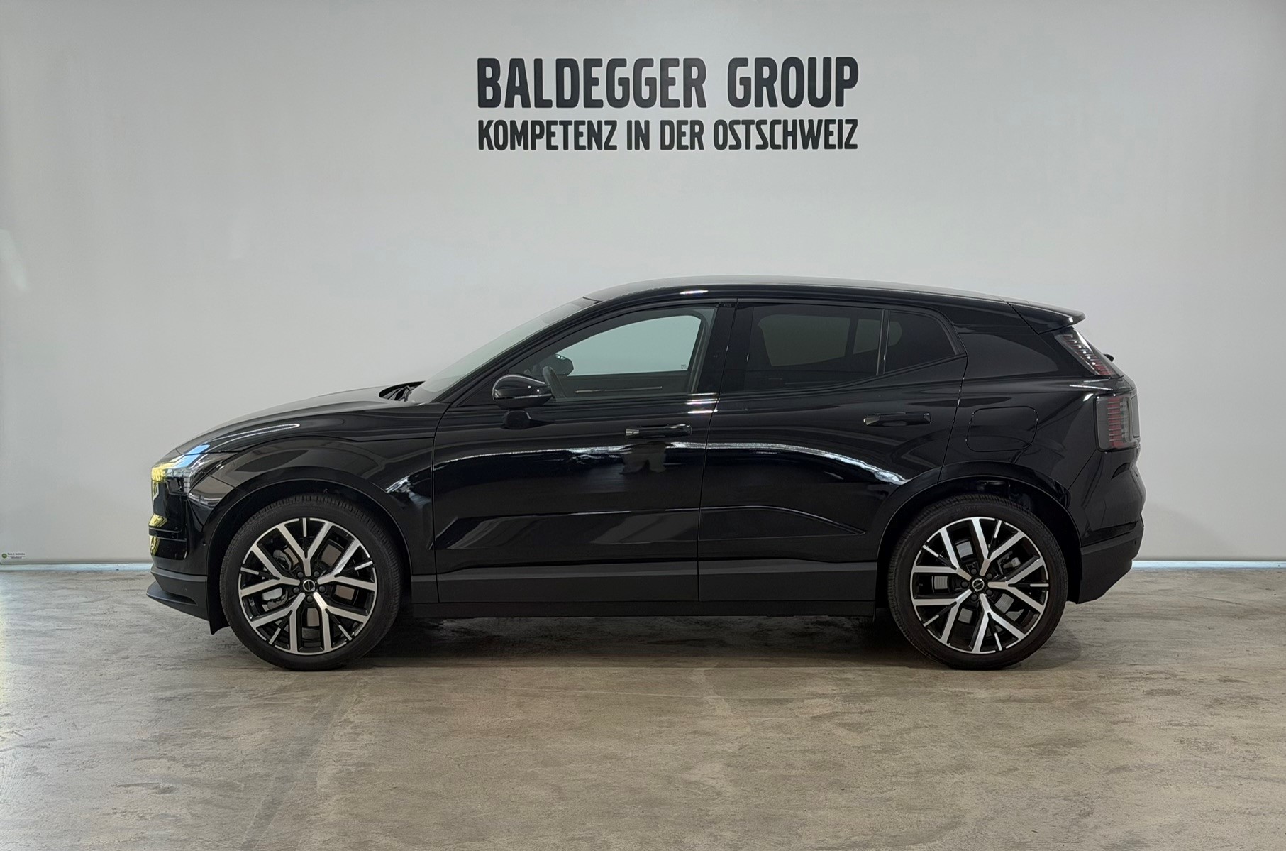 VOLVO EX 30 E60 Twin Ultra Performanc-showroom-element-2