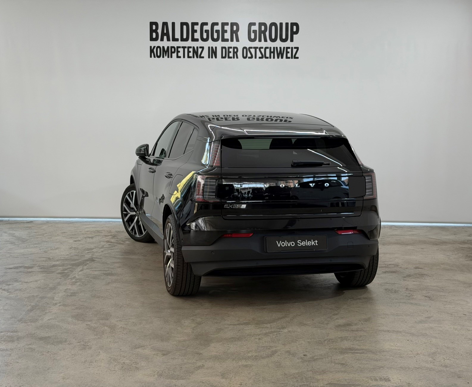 VOLVO EX 30 E60 Twin Ultra Performanc-showroom-element-1