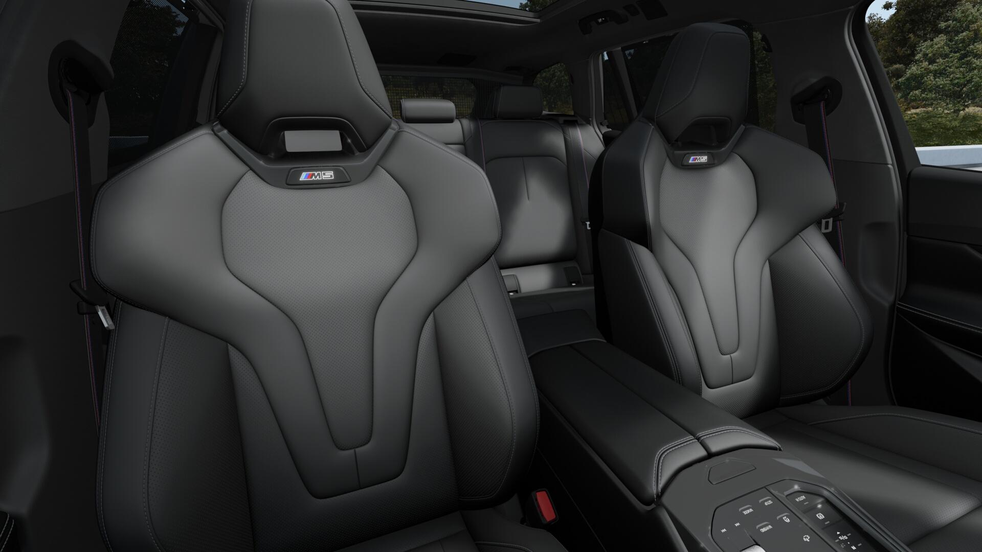 BMW M5 xDrive Touring-showroom-element-3