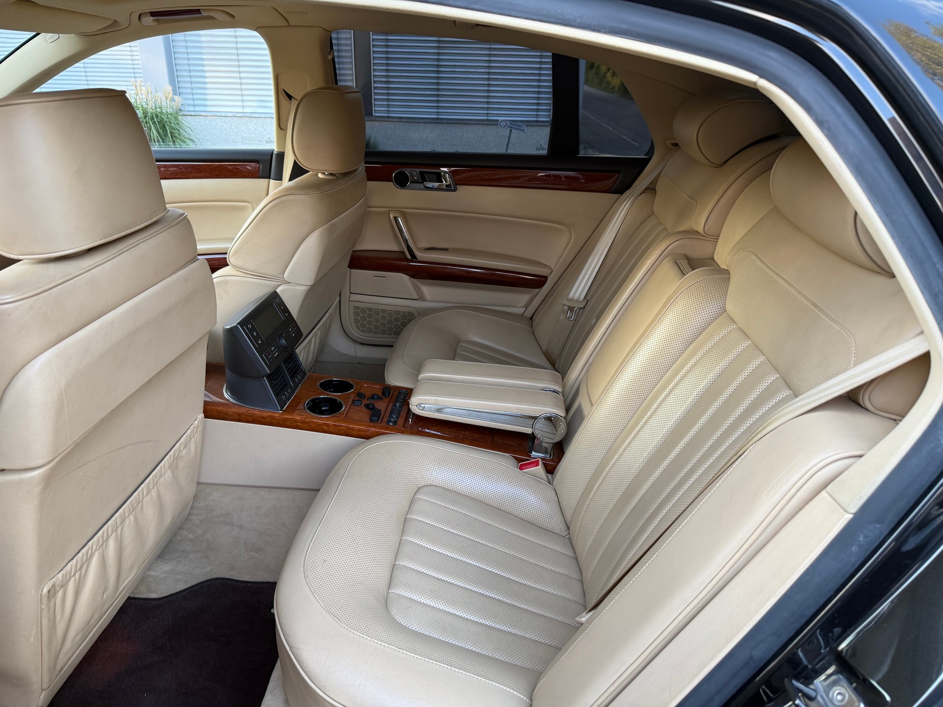VW Phaeton 6.0 W12 4Motion-image-8